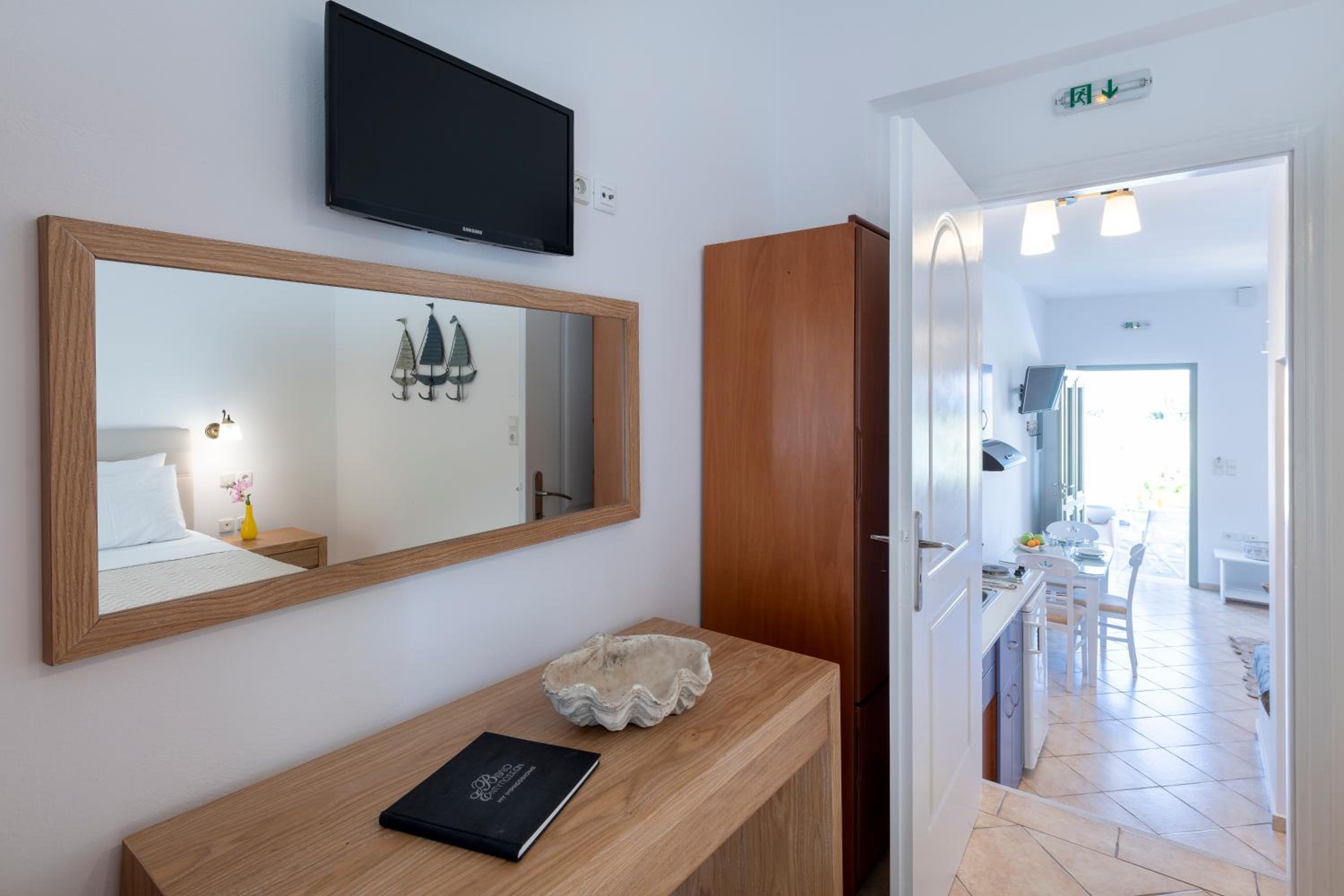 Mirabeli Apartments & Suites