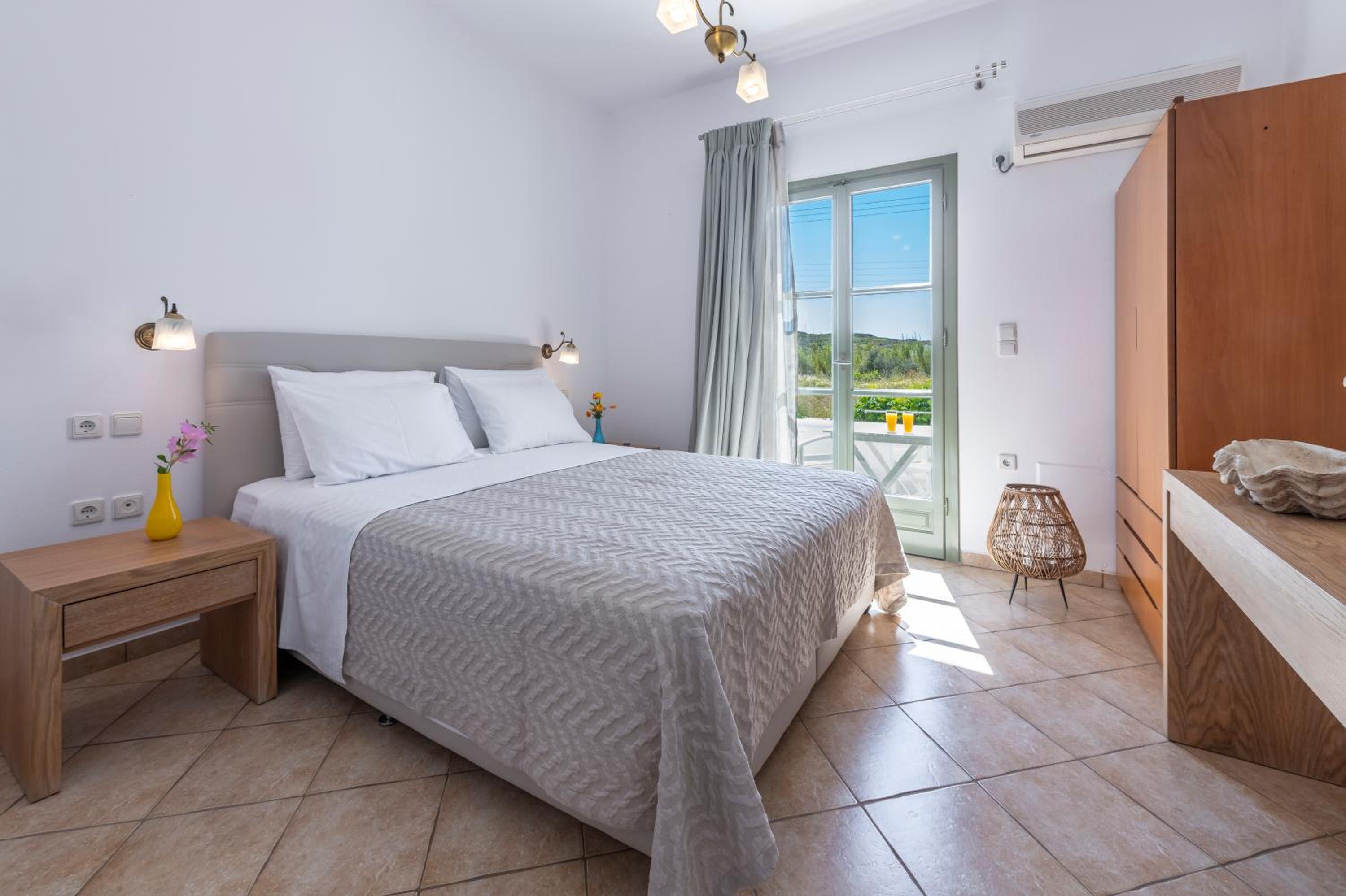 Mirabeli Apartments & Suites