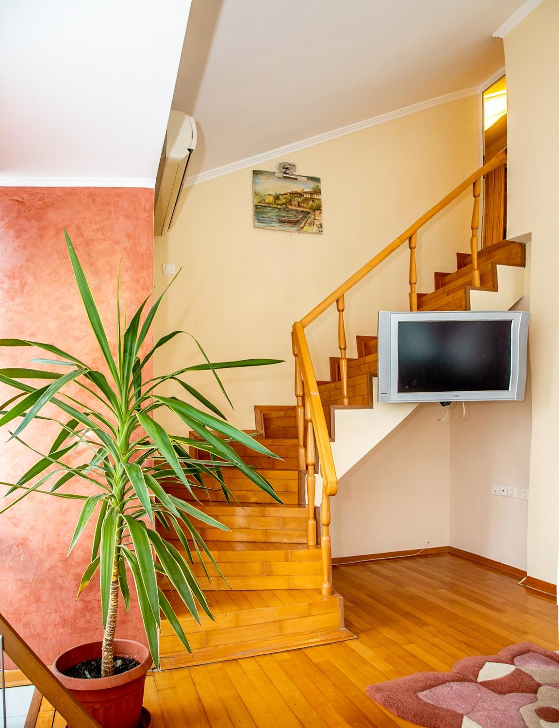 Spacious & Sunny Maisonette with Terrace near Centre by Flаt Manаger view 5