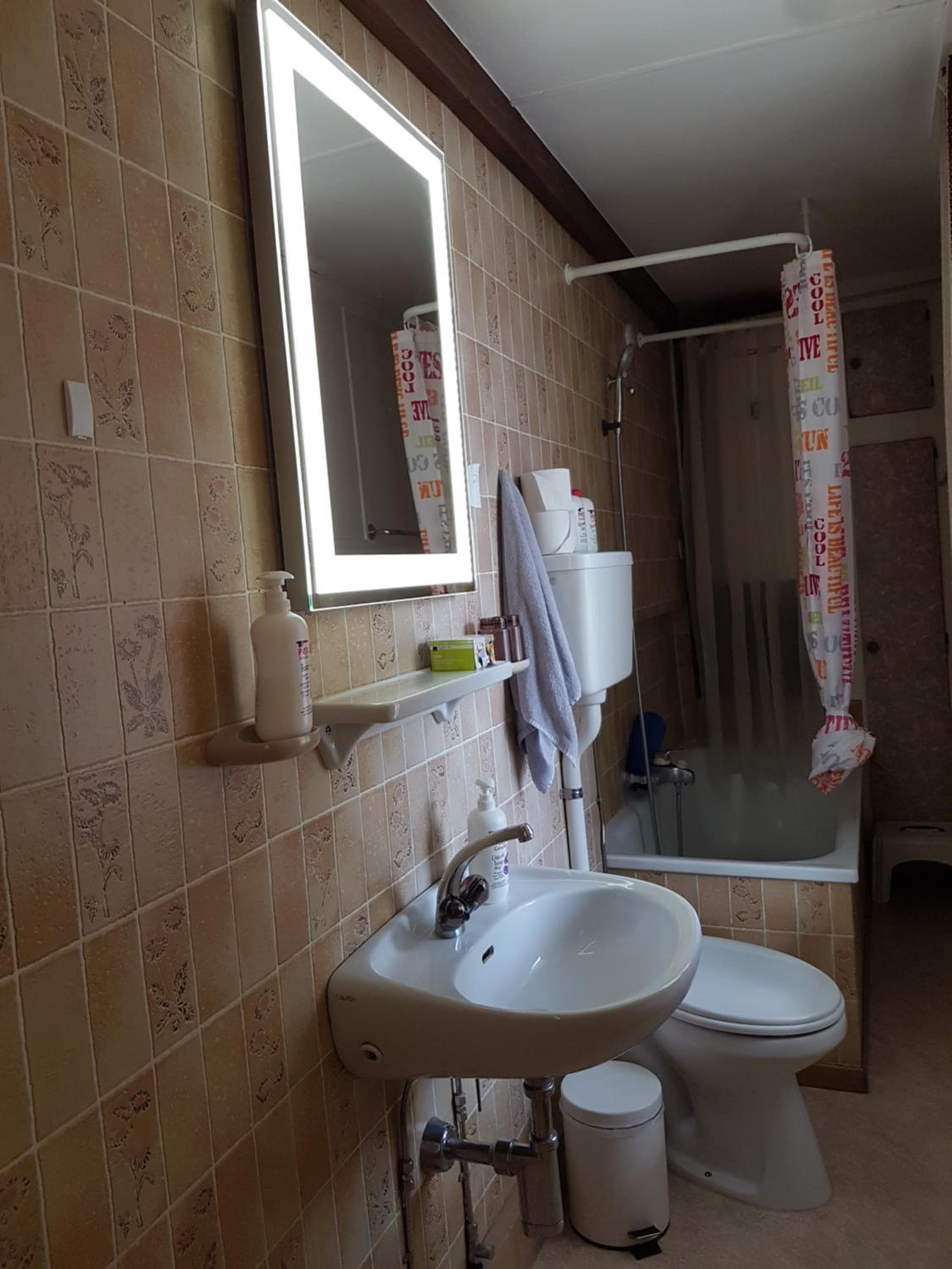 Angie's Apartments