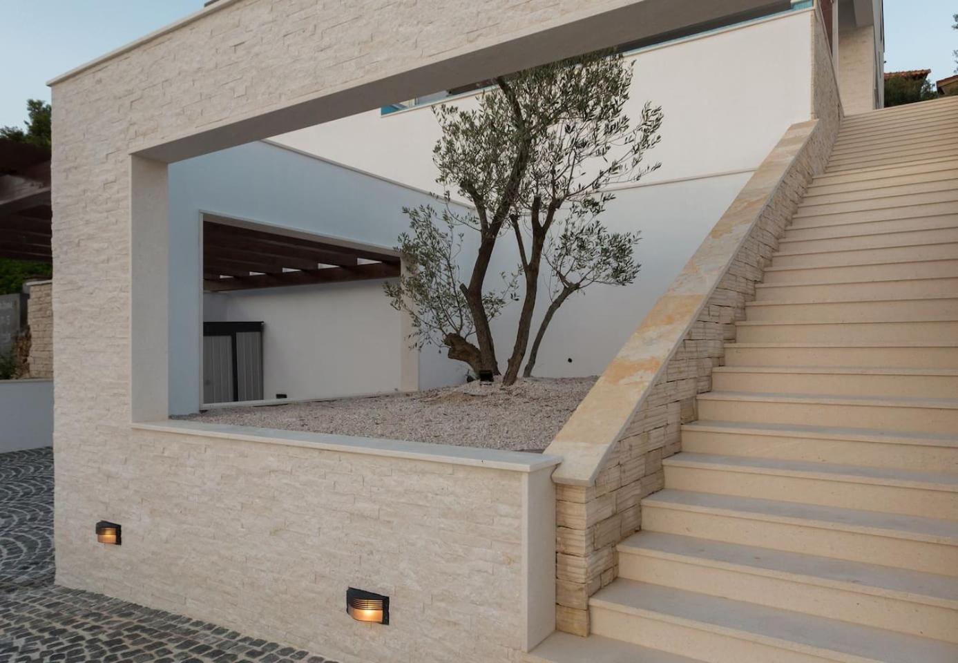 Hotel Hideaway Villa am Meer - Image 1