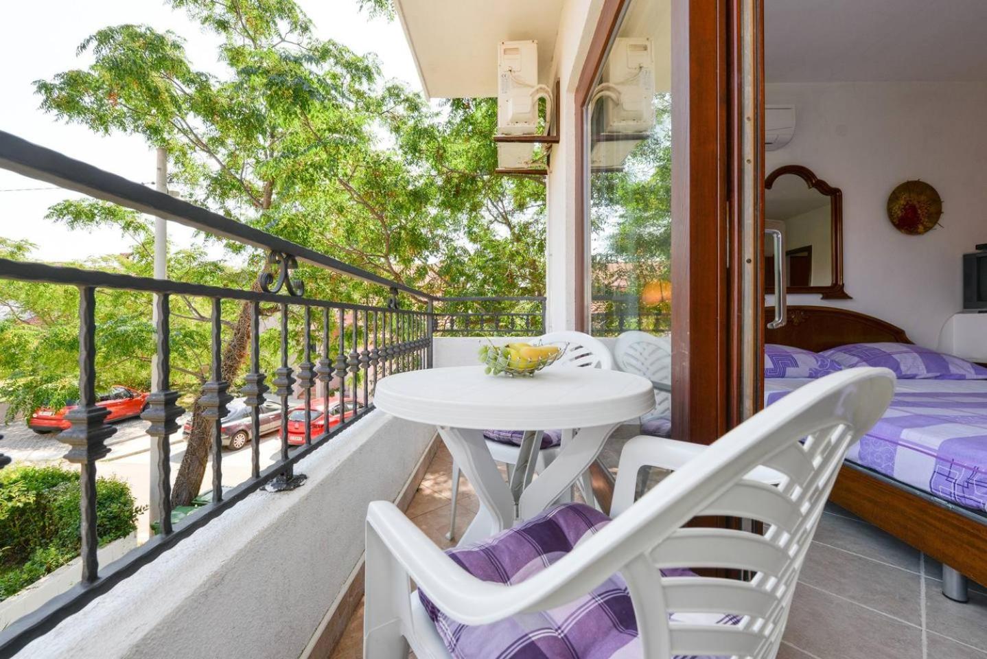 Rooms & Apartment Hegic with parking