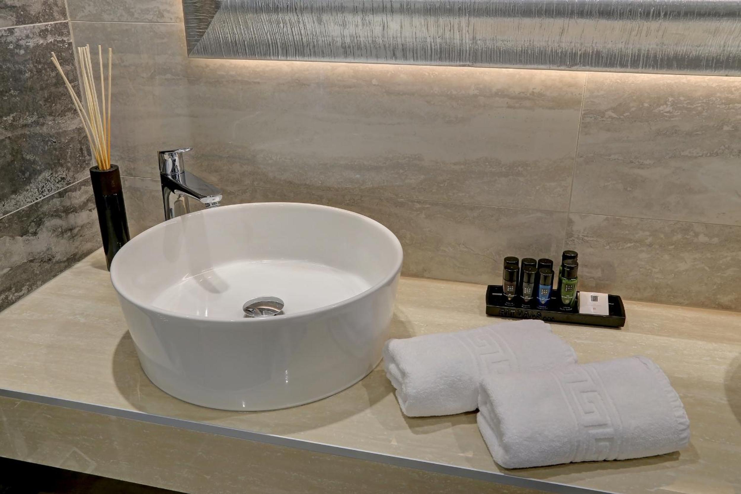 Luxury Amarin Apartment