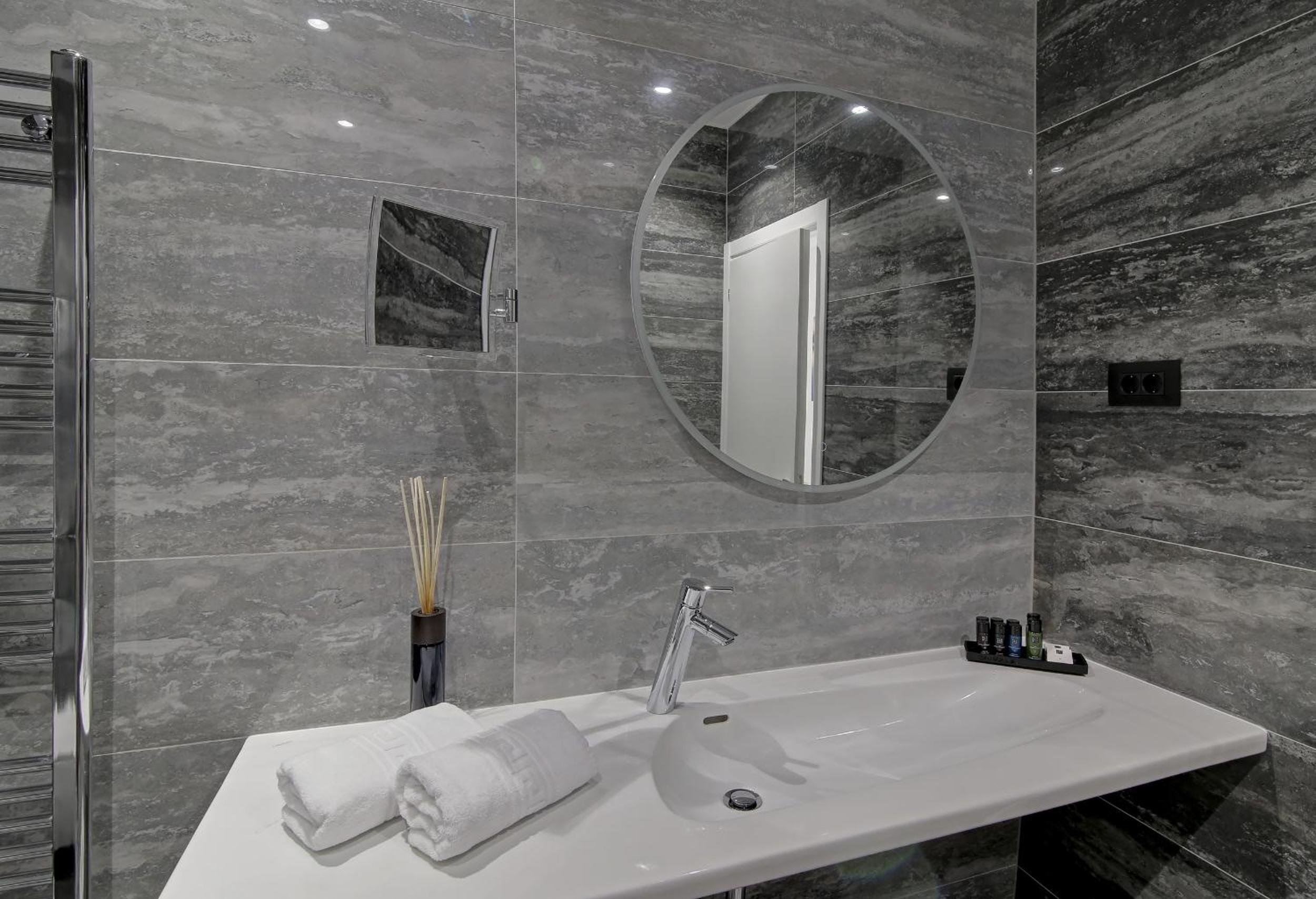 Luxury Amarin Apartment