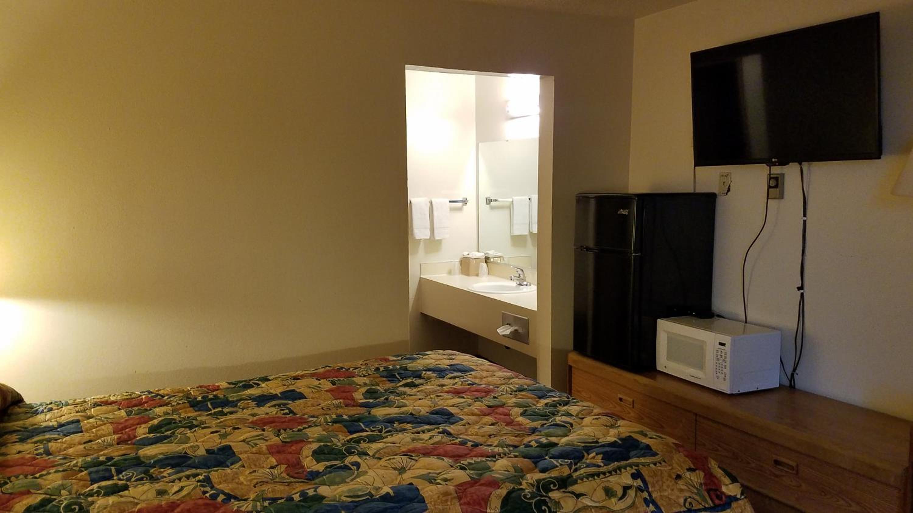 La Grande Vacations - Royal Motor Inn - Property Image 2