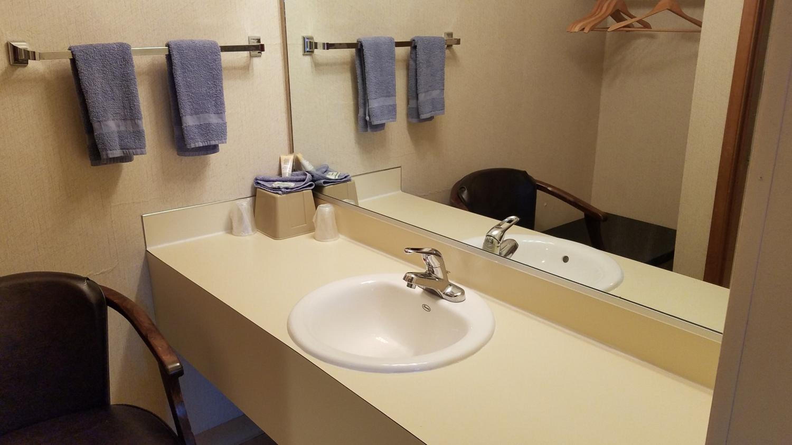 La Grande Vacations - Royal Motor Inn - Property Image 35