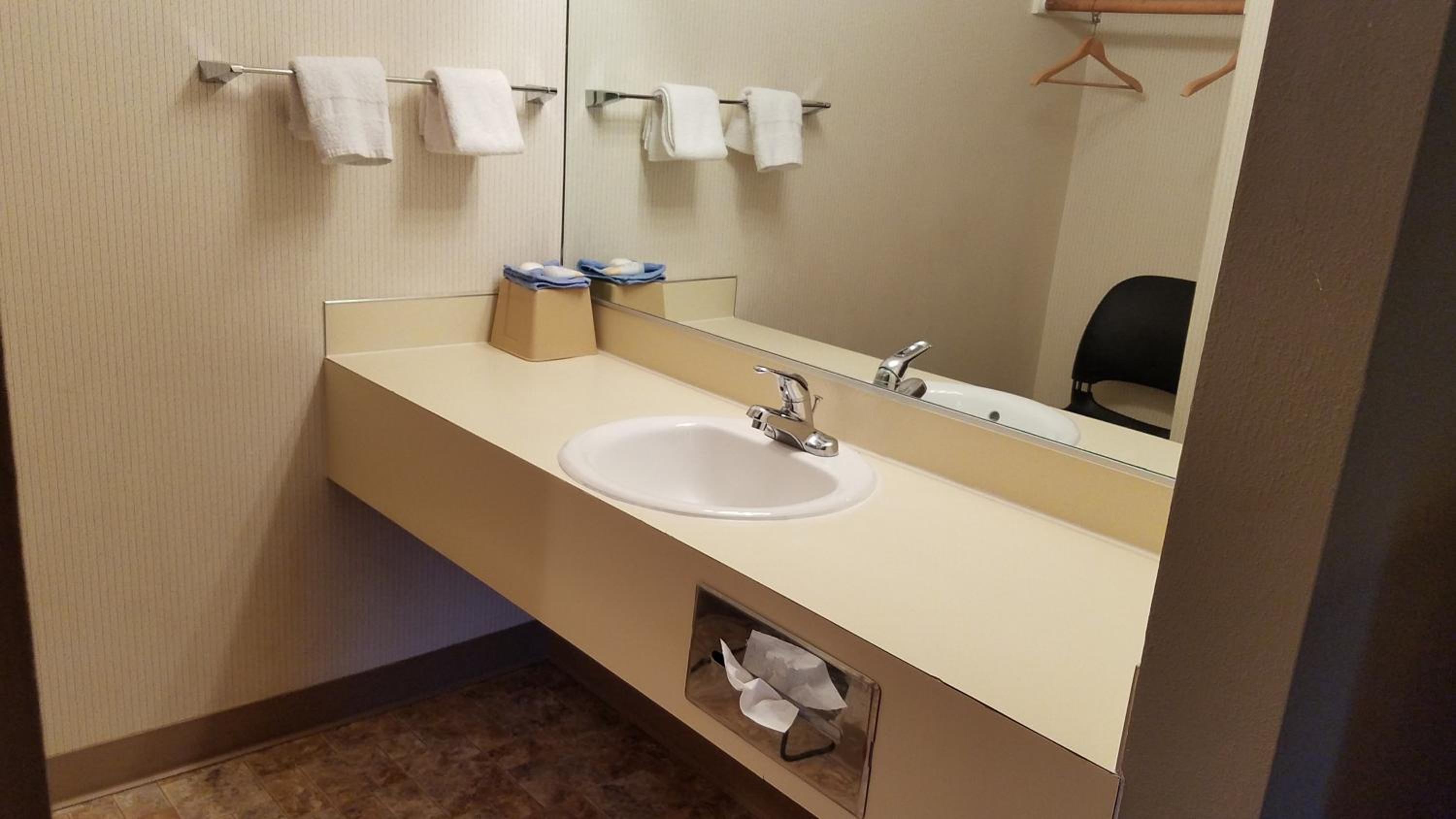 La Grande Vacations - Royal Motor Inn - Property Image 40