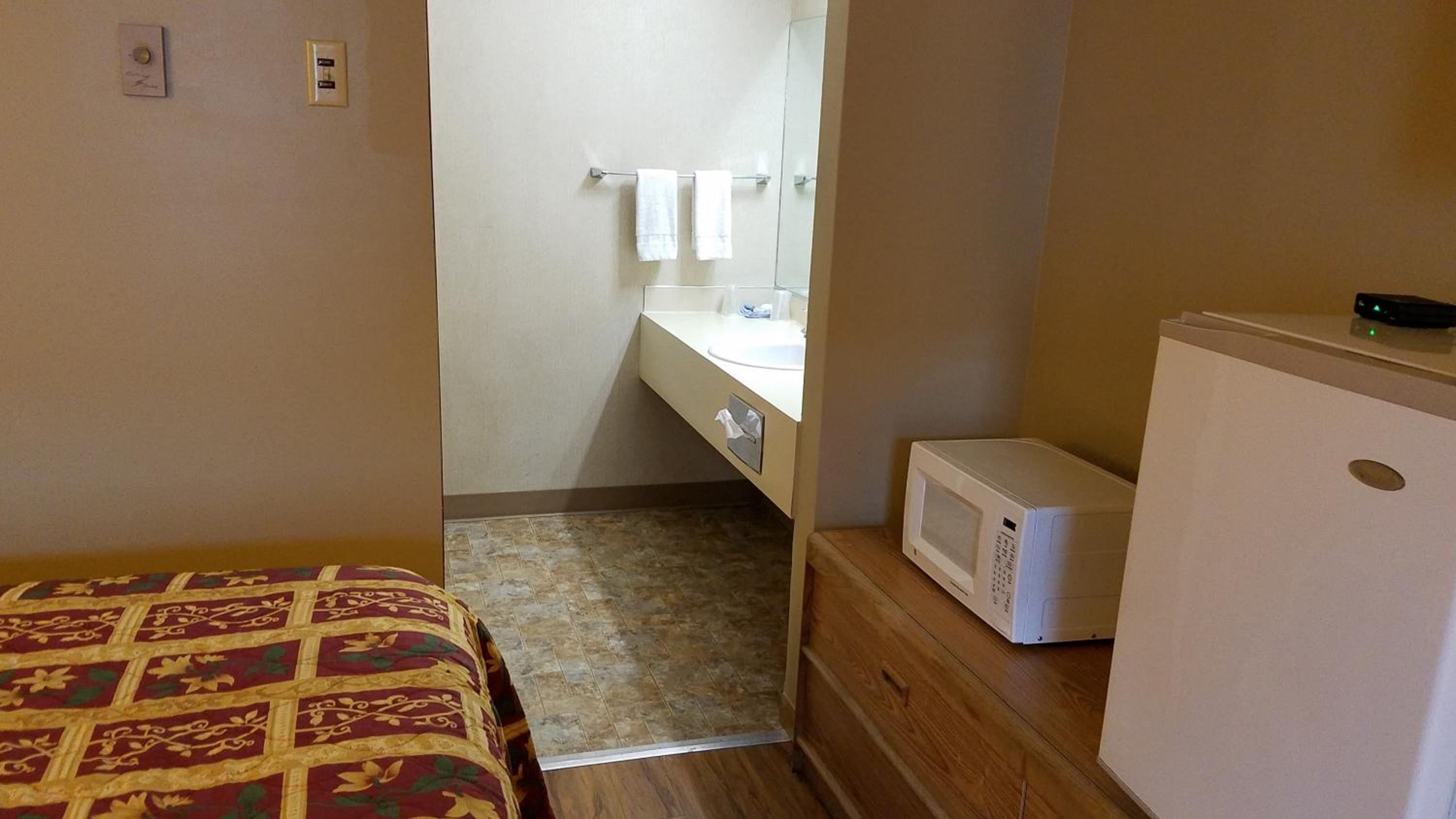 La Grande Vacations - Royal Motor Inn - Property Image 12