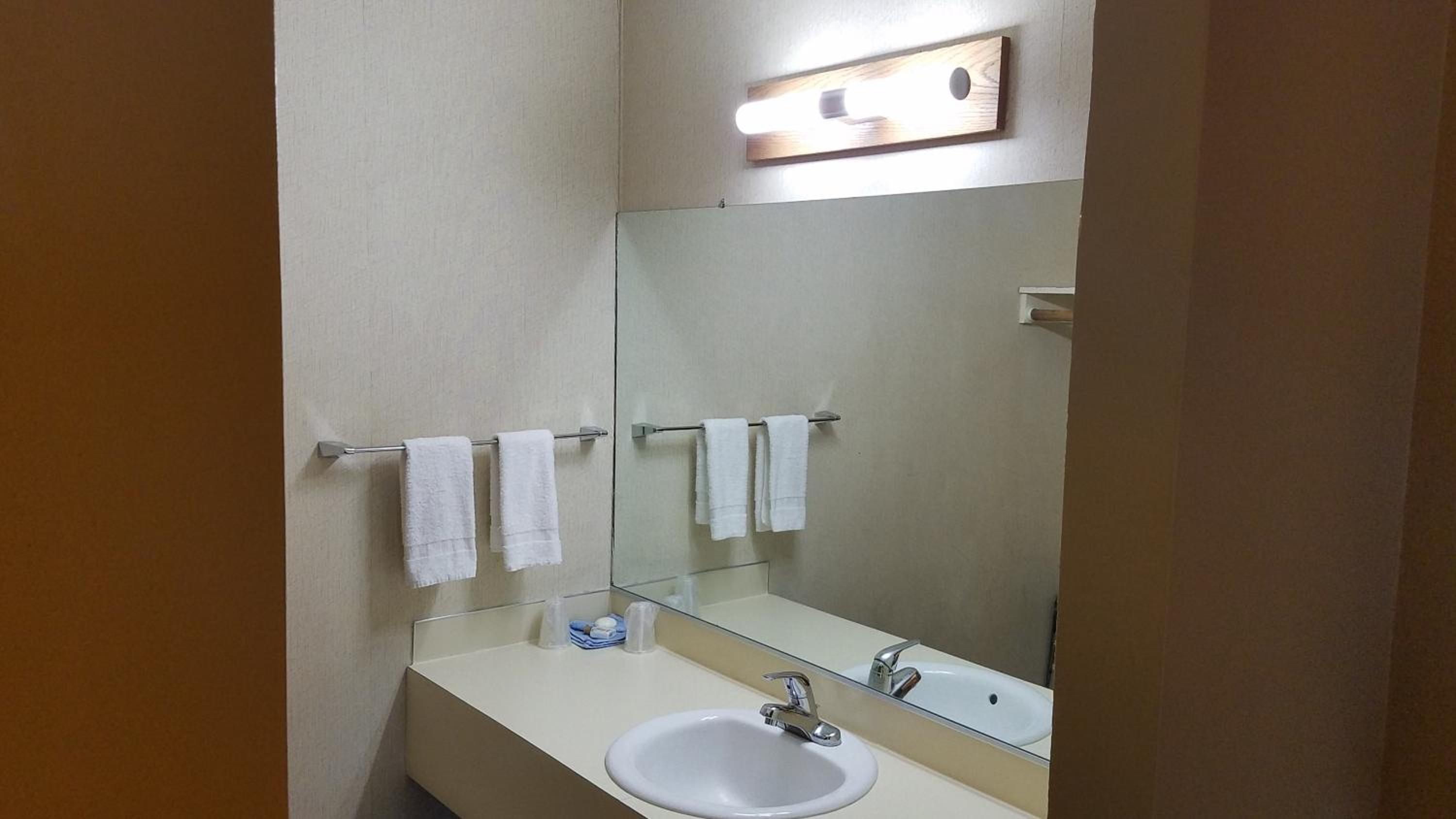 La Grande Vacations - Royal Motor Inn - Property Image 4