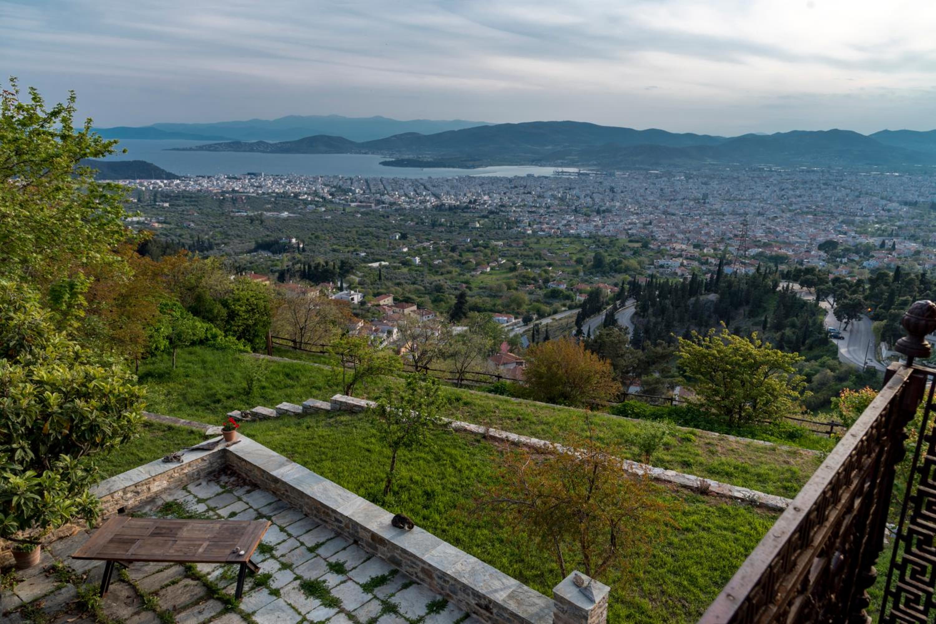 Paradosiako Saratsi - Traditional Guest House view 4