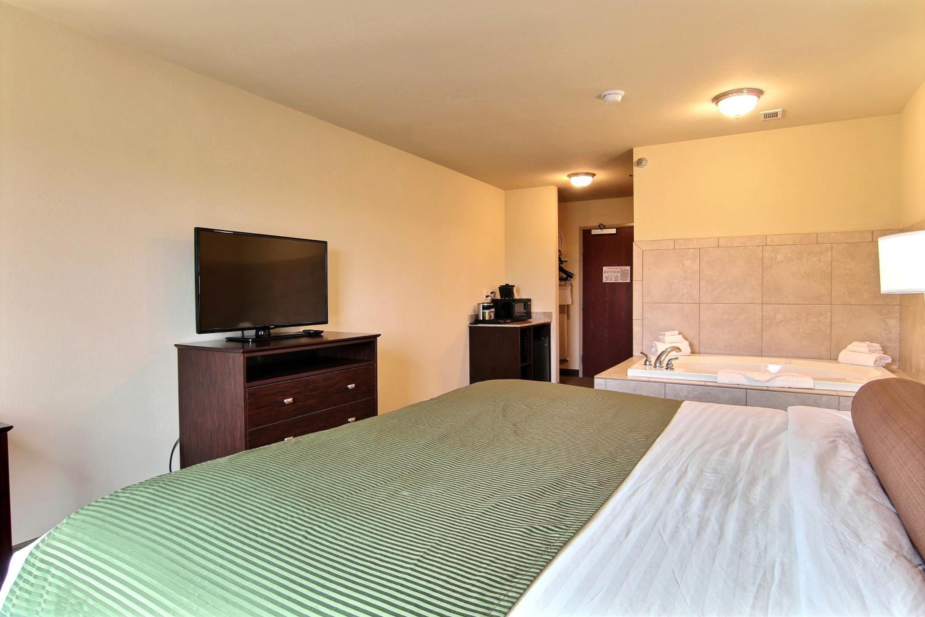 AmeriVu inn and Suites - Crookston