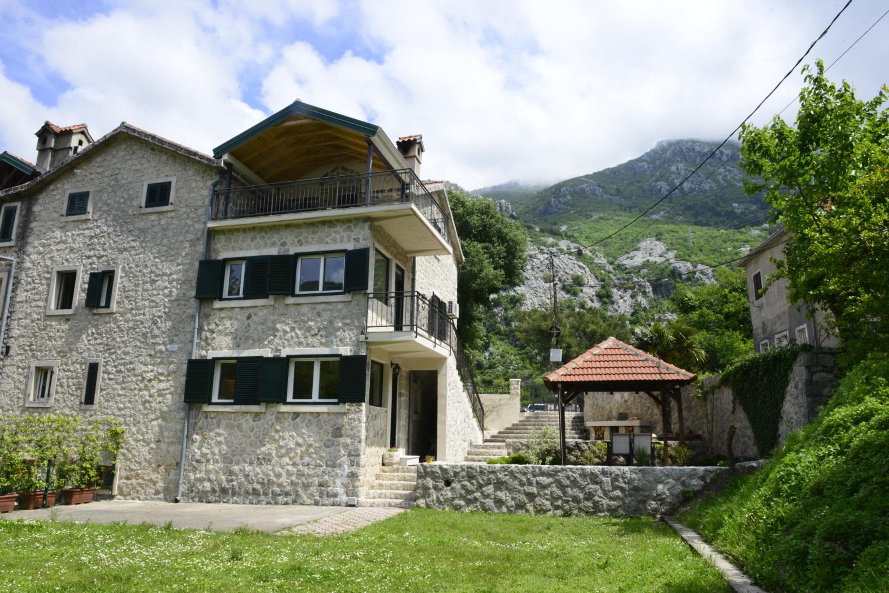Villa Andrea Apartments with parking