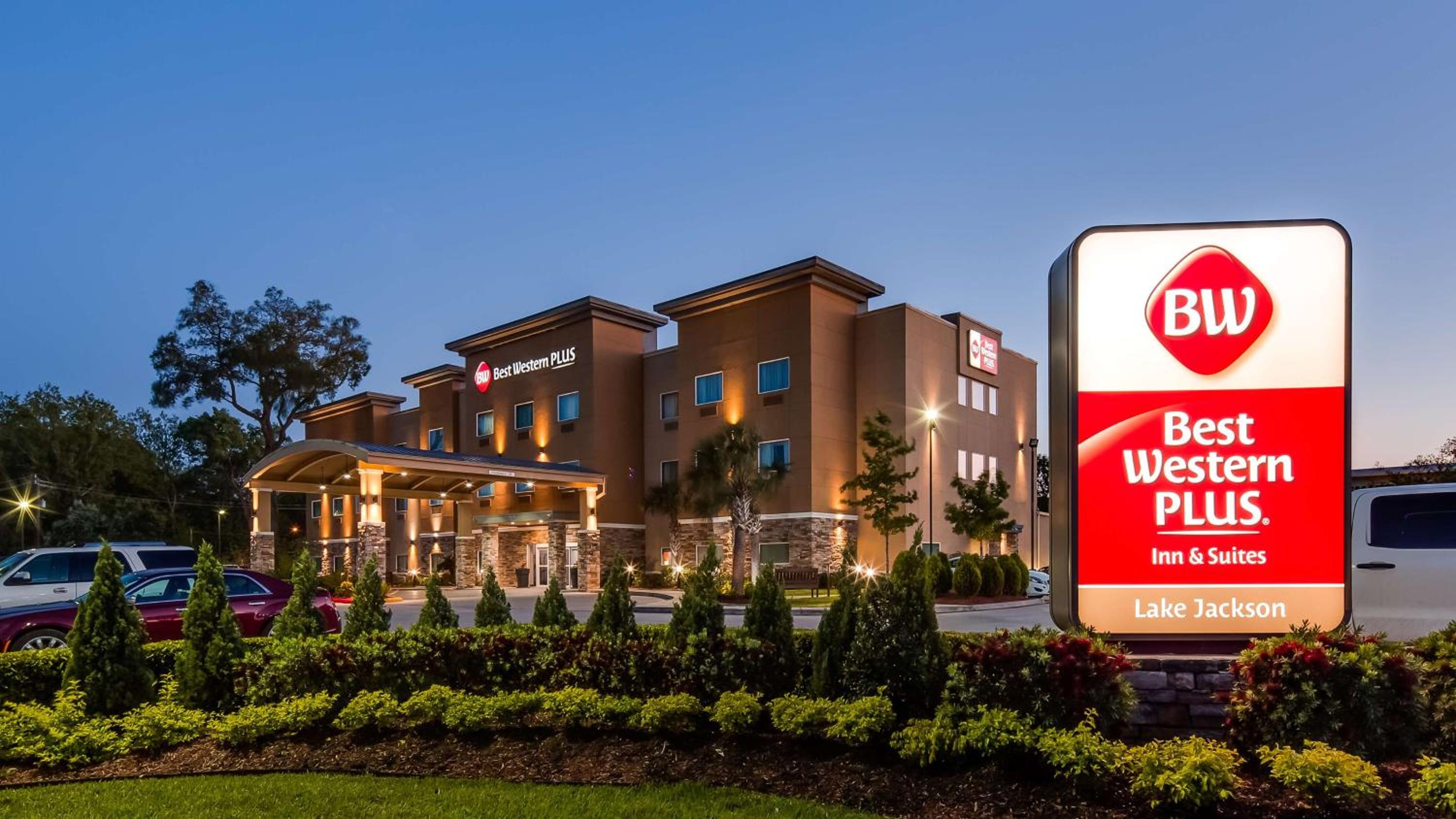 Galveston Vacations - Best Western Plus Lake Jackson Inn  Suites - Property Image 1