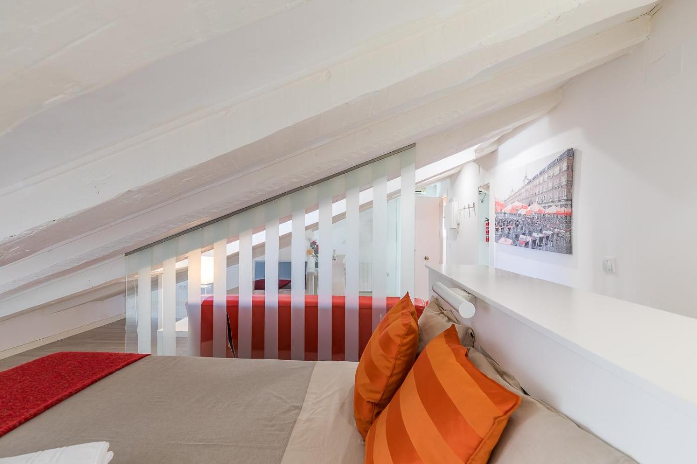 Apartamento Atico en Puerta del Sol view 4