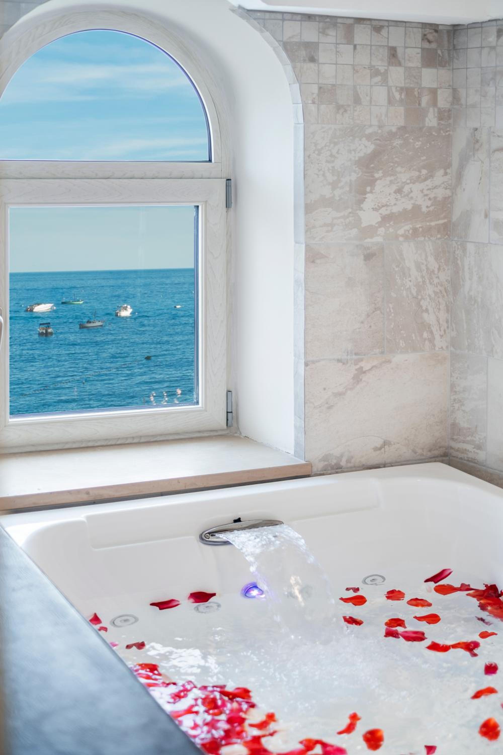 Villa Dani en Positano — bathroom