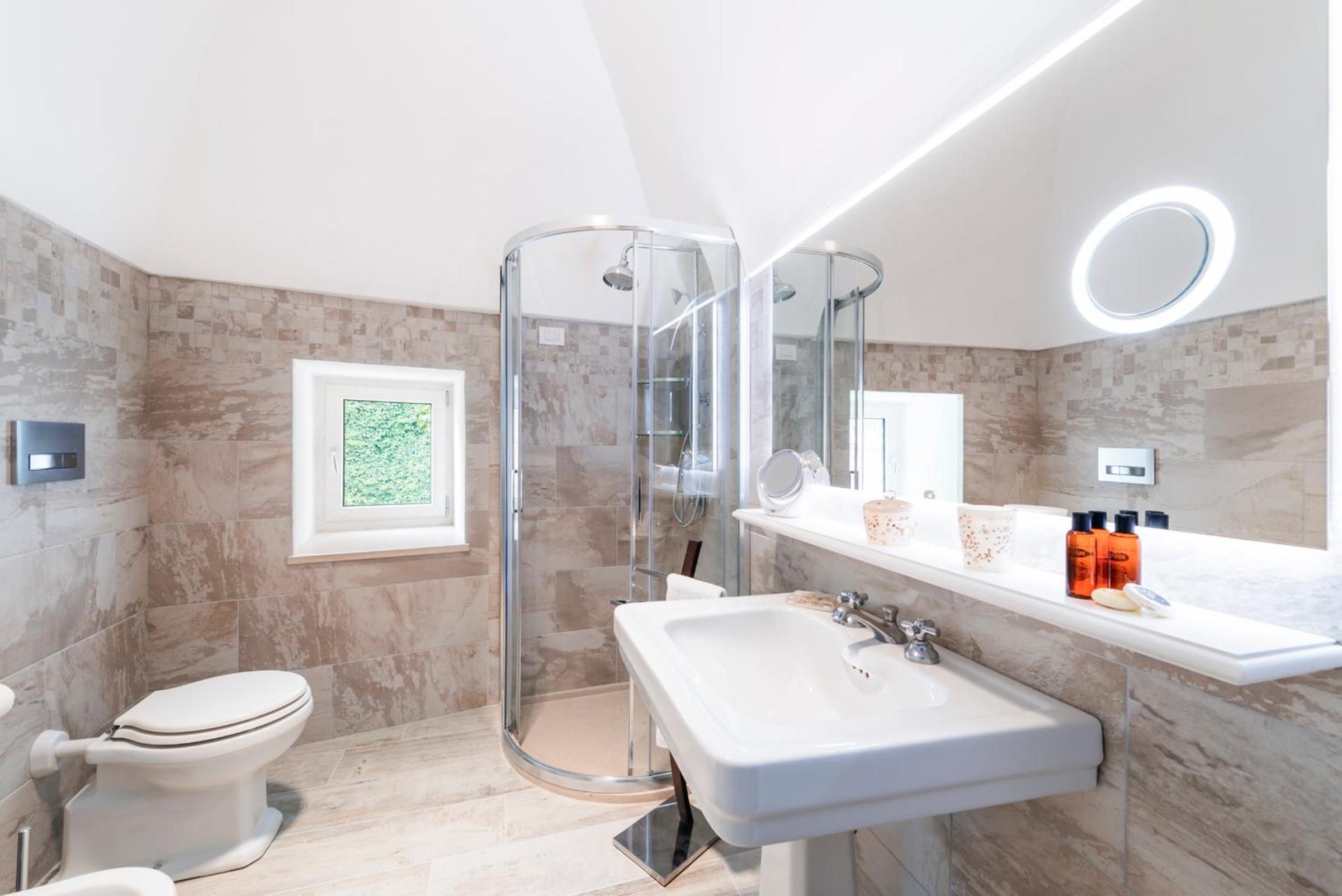 Villa Dani en Positano — bathroom
