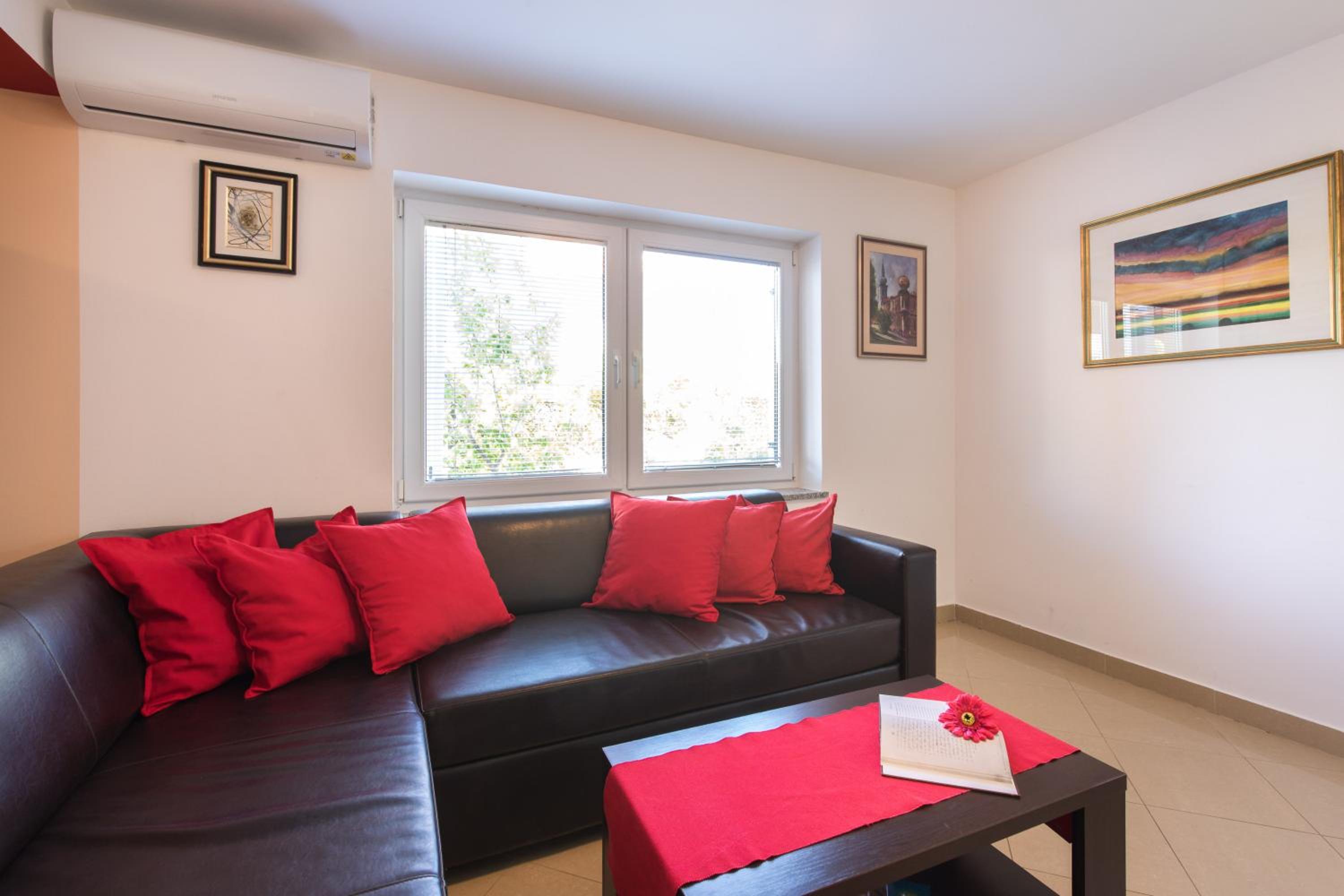Apartment Josip Malin view 3