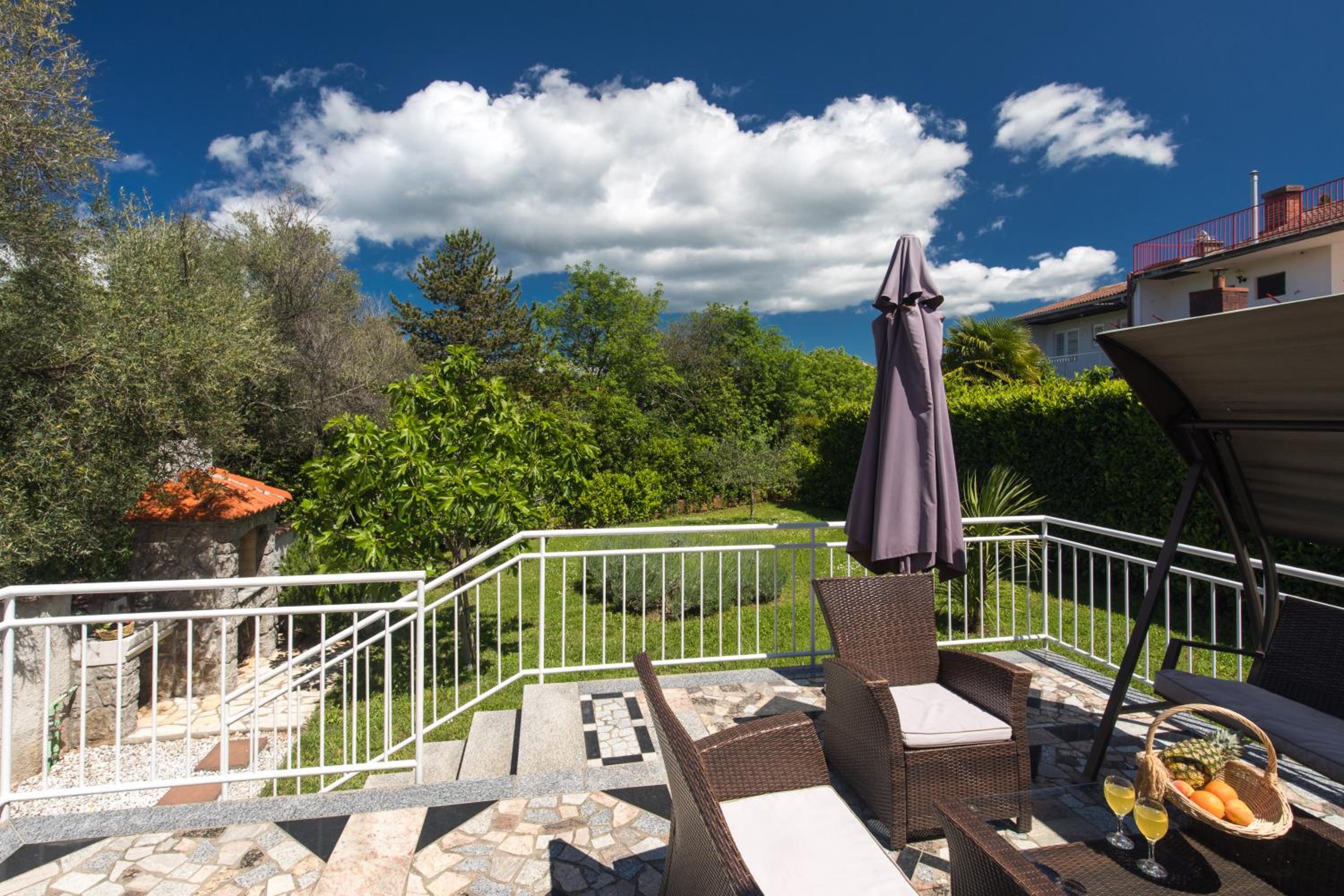 Apartment Josip Malin view 2