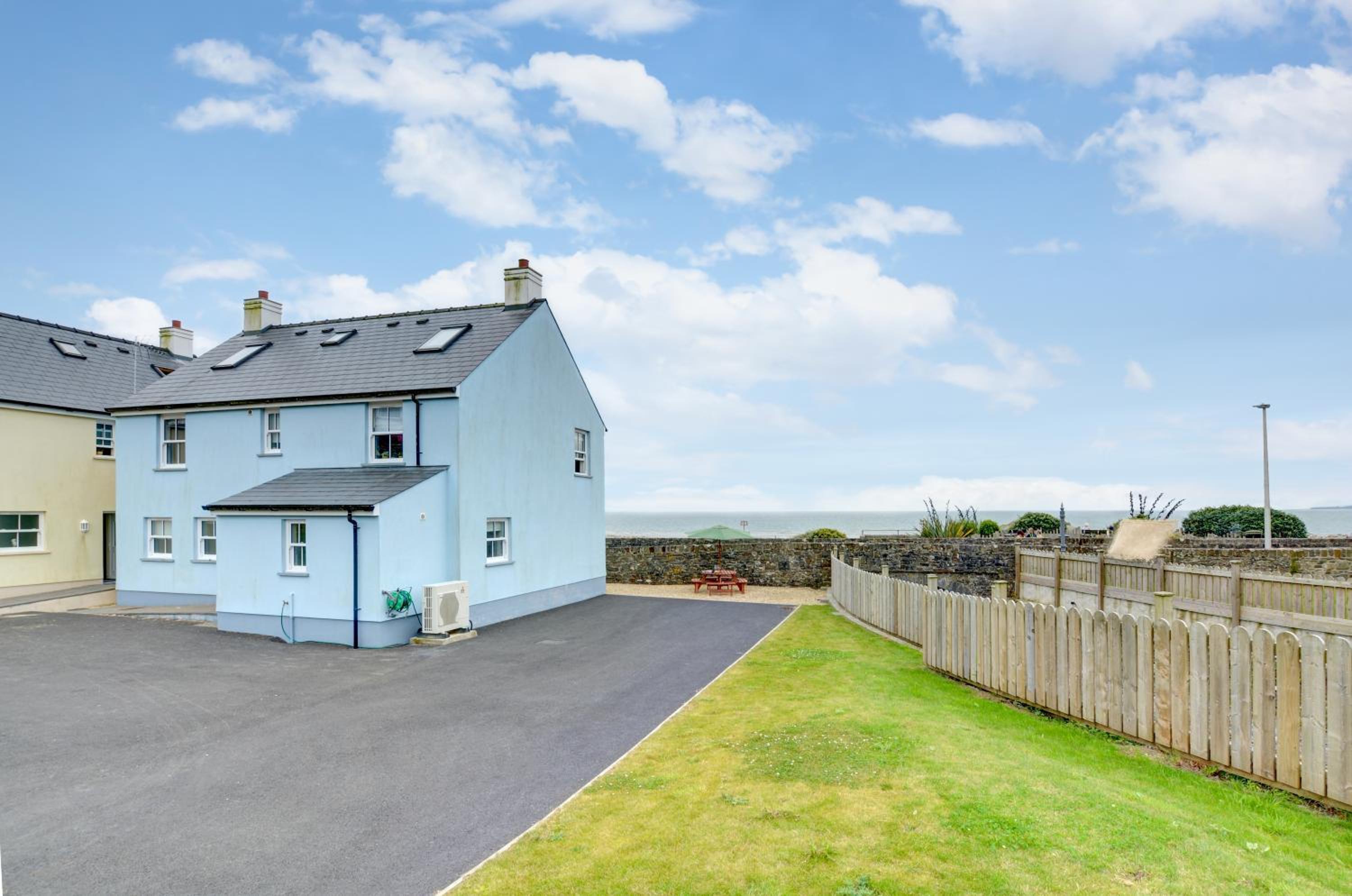 5 Bed in Amroth oc-pw9067