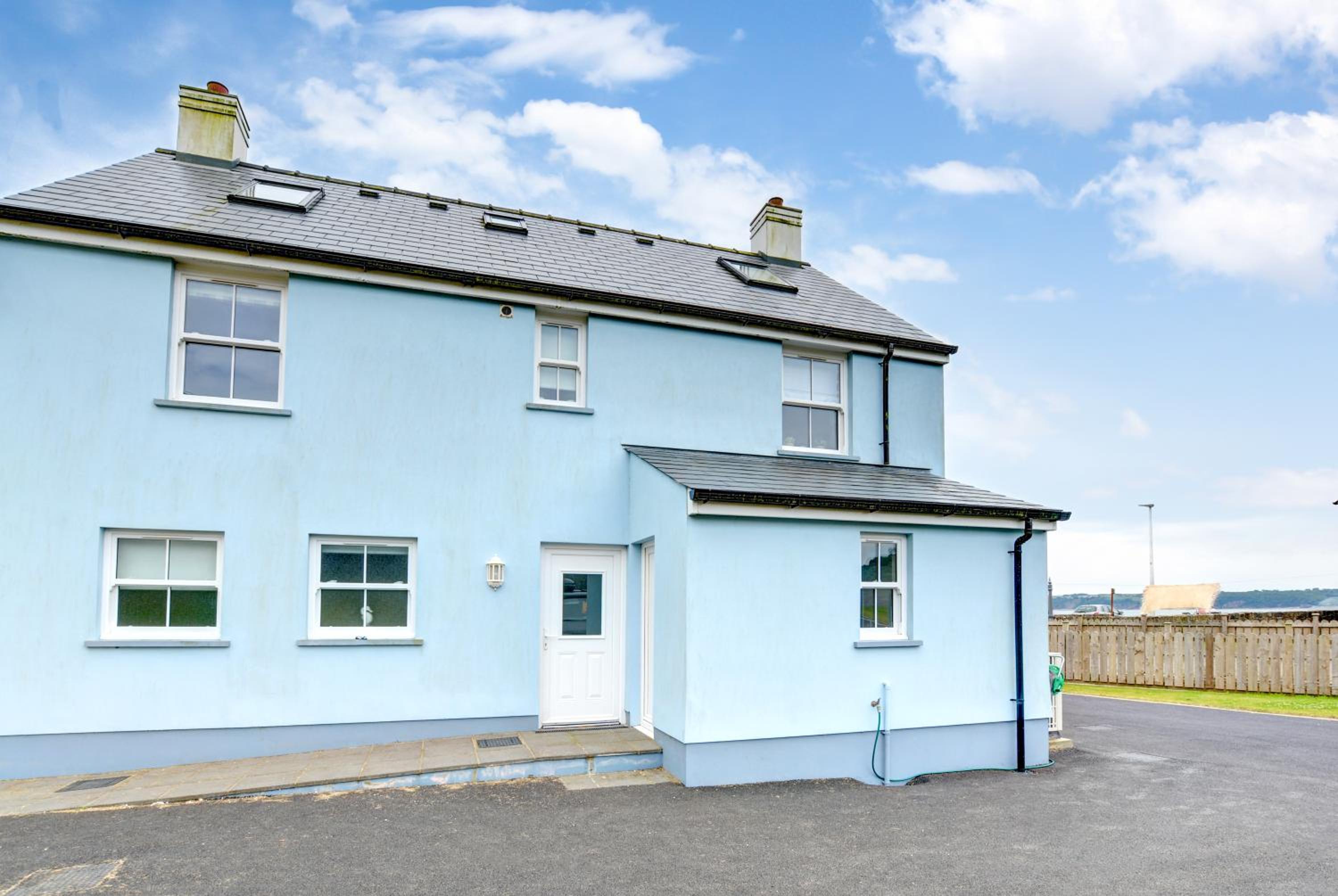 5 Bed in Amroth oc-pw9067
