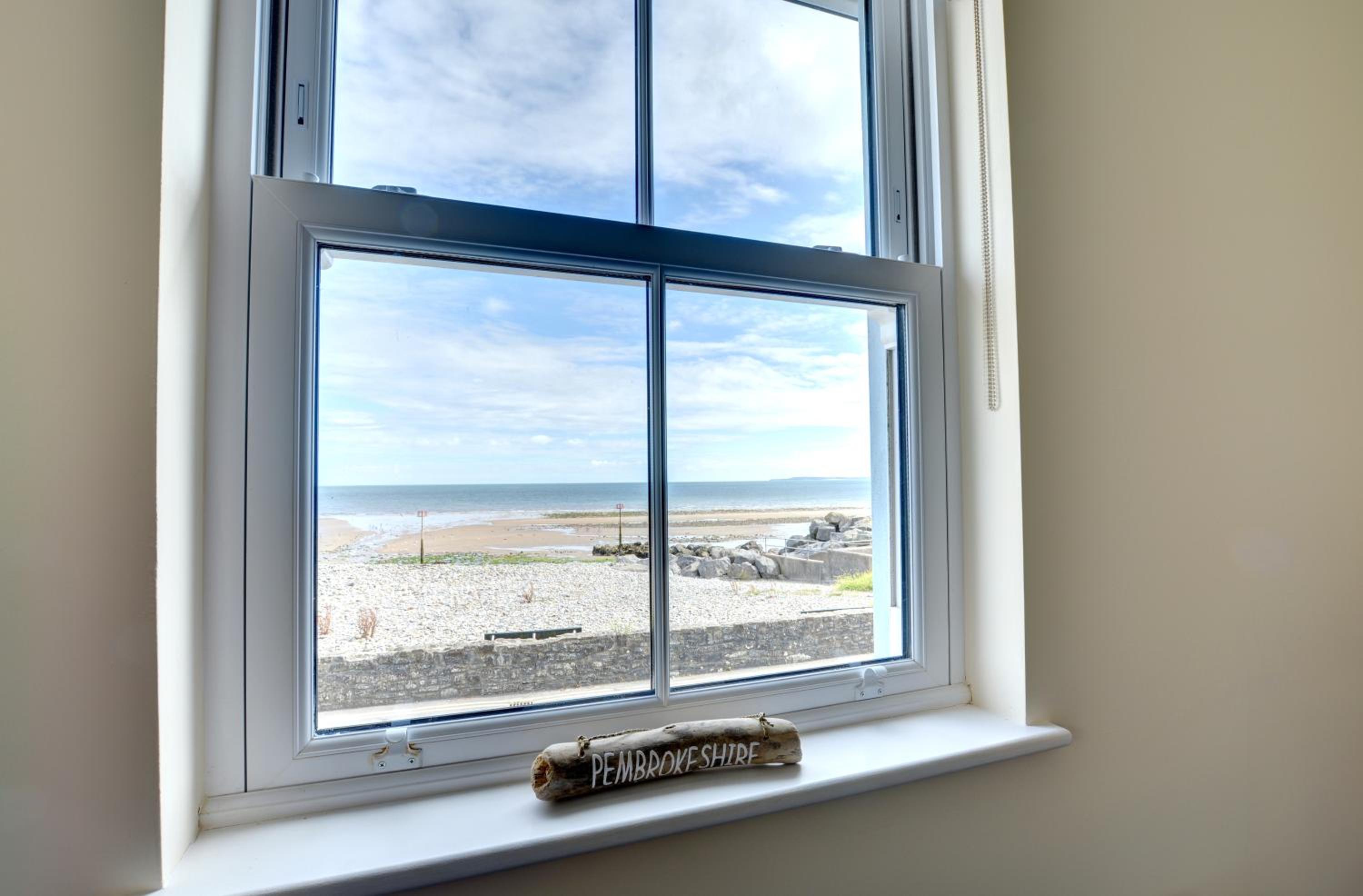 5 Bed in Amroth oc-pw9067