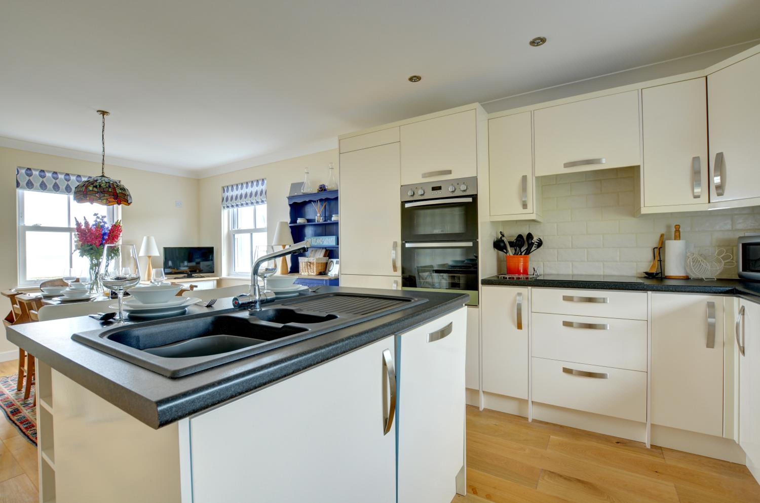 5 Bed in Amroth oc-pw9067