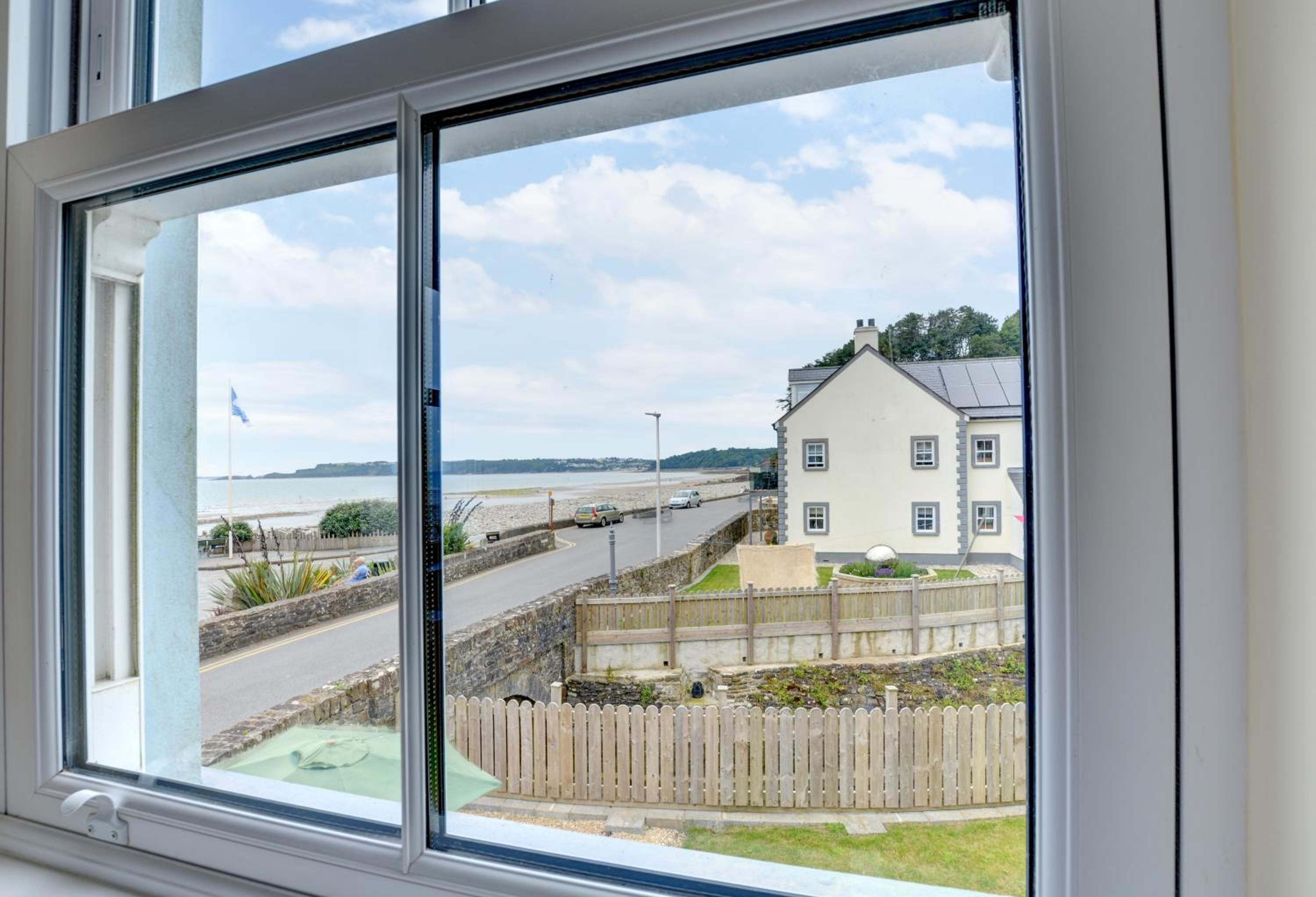 5 Bed in Amroth oc-pw9067