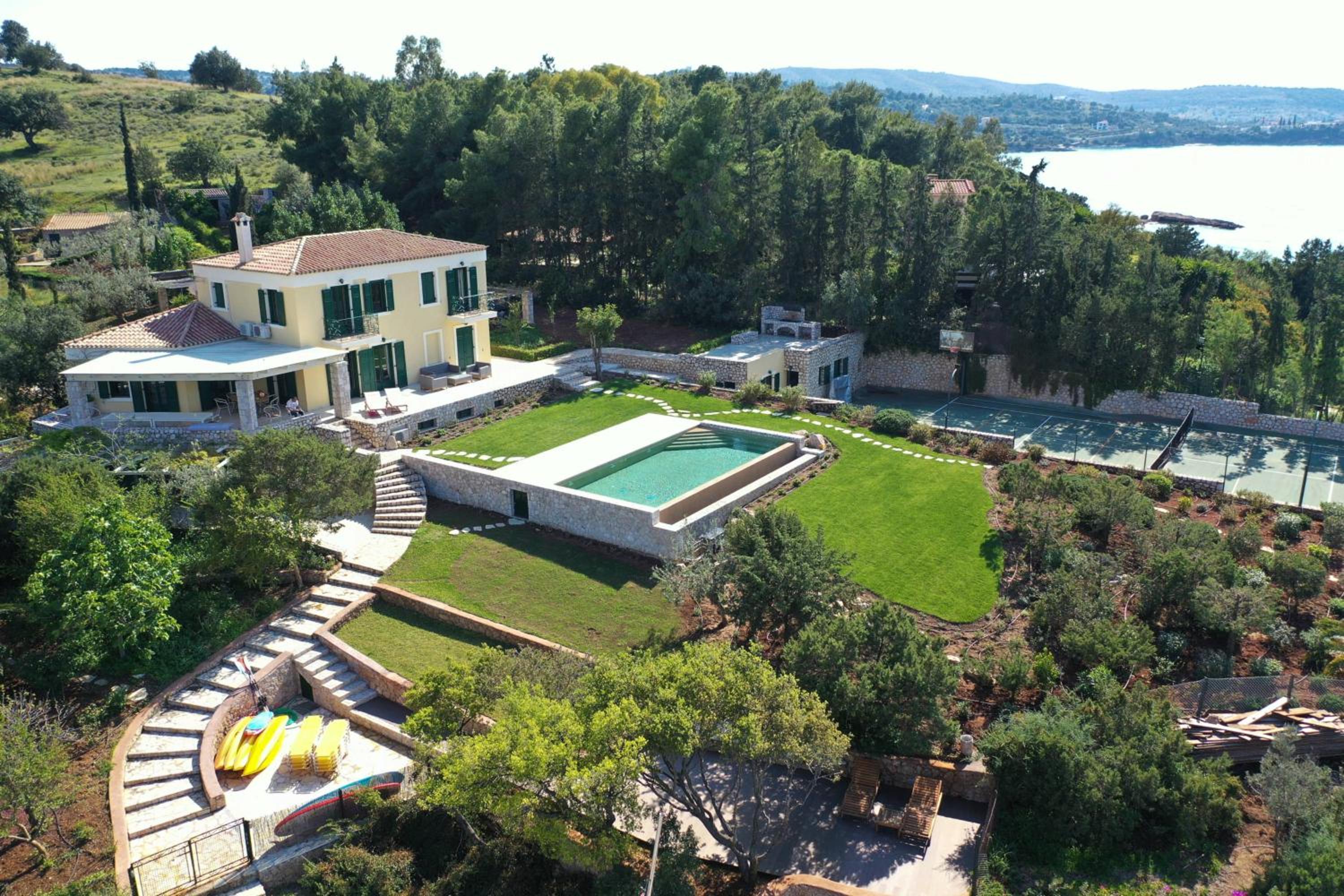 Villa Aria - Luxury Beachfront Villa with Pool and Tennis Court view 3