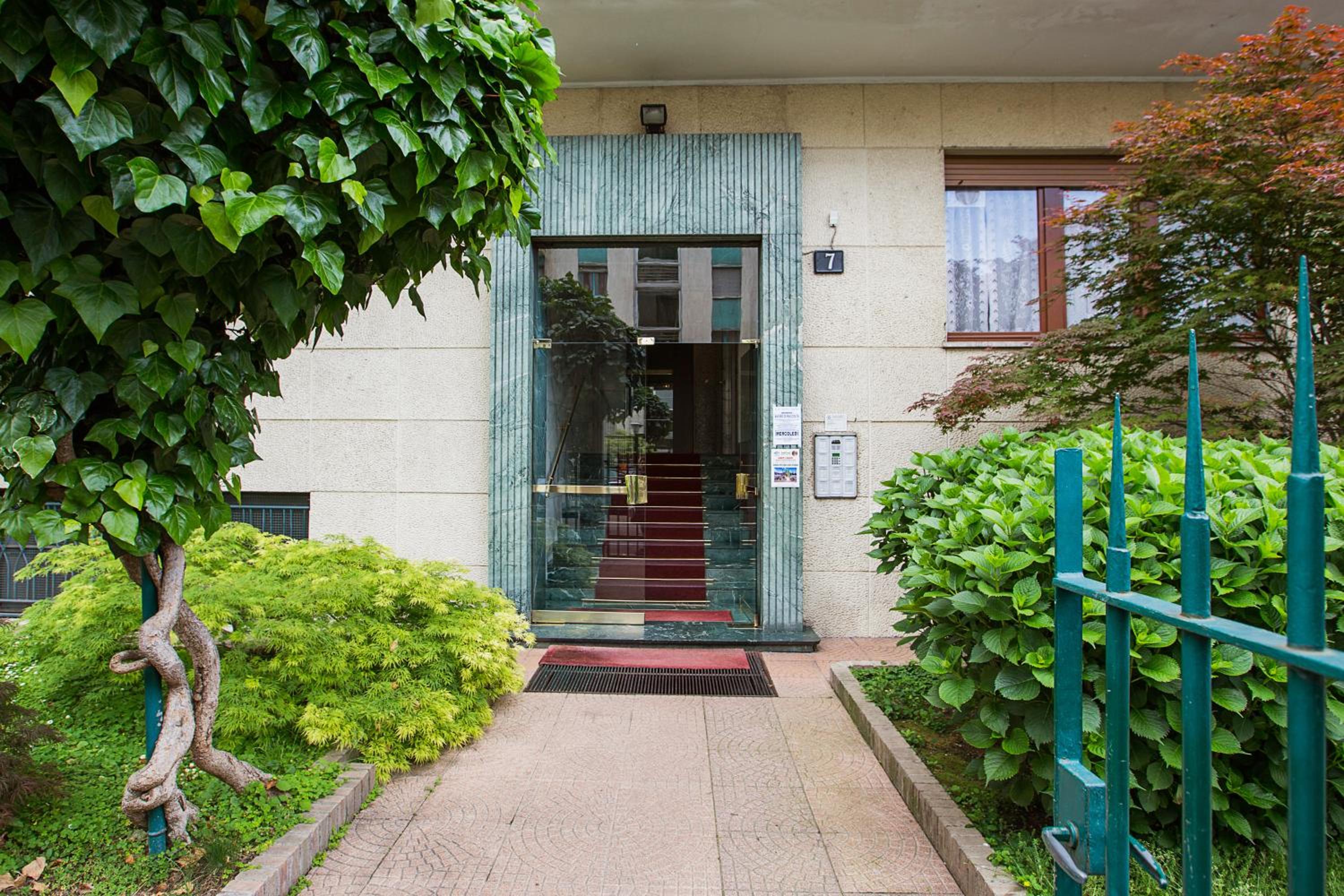 Lorenteggio Studio Apt