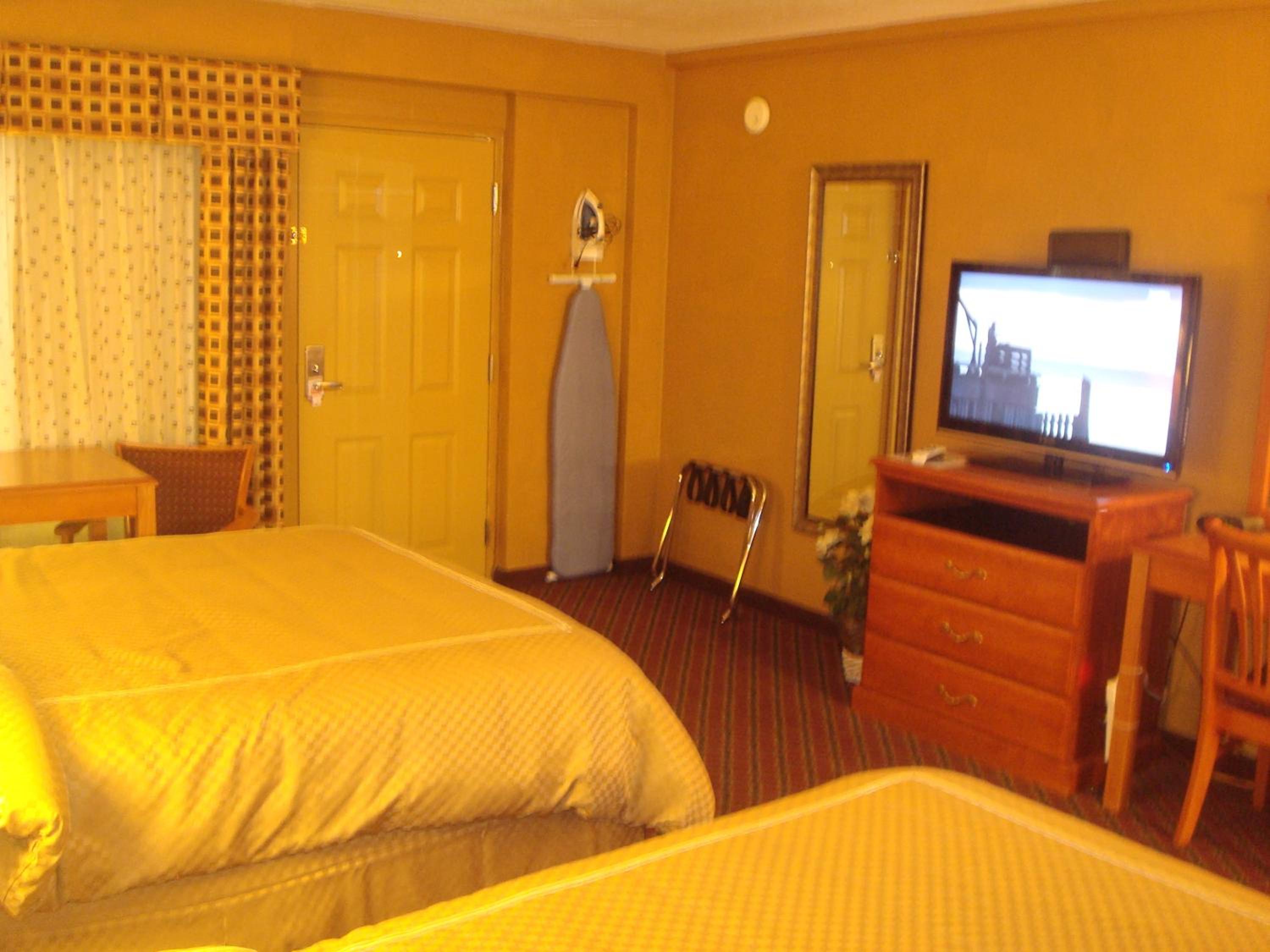 Lawrence Vacations - Virginia Inn - Property Image 14