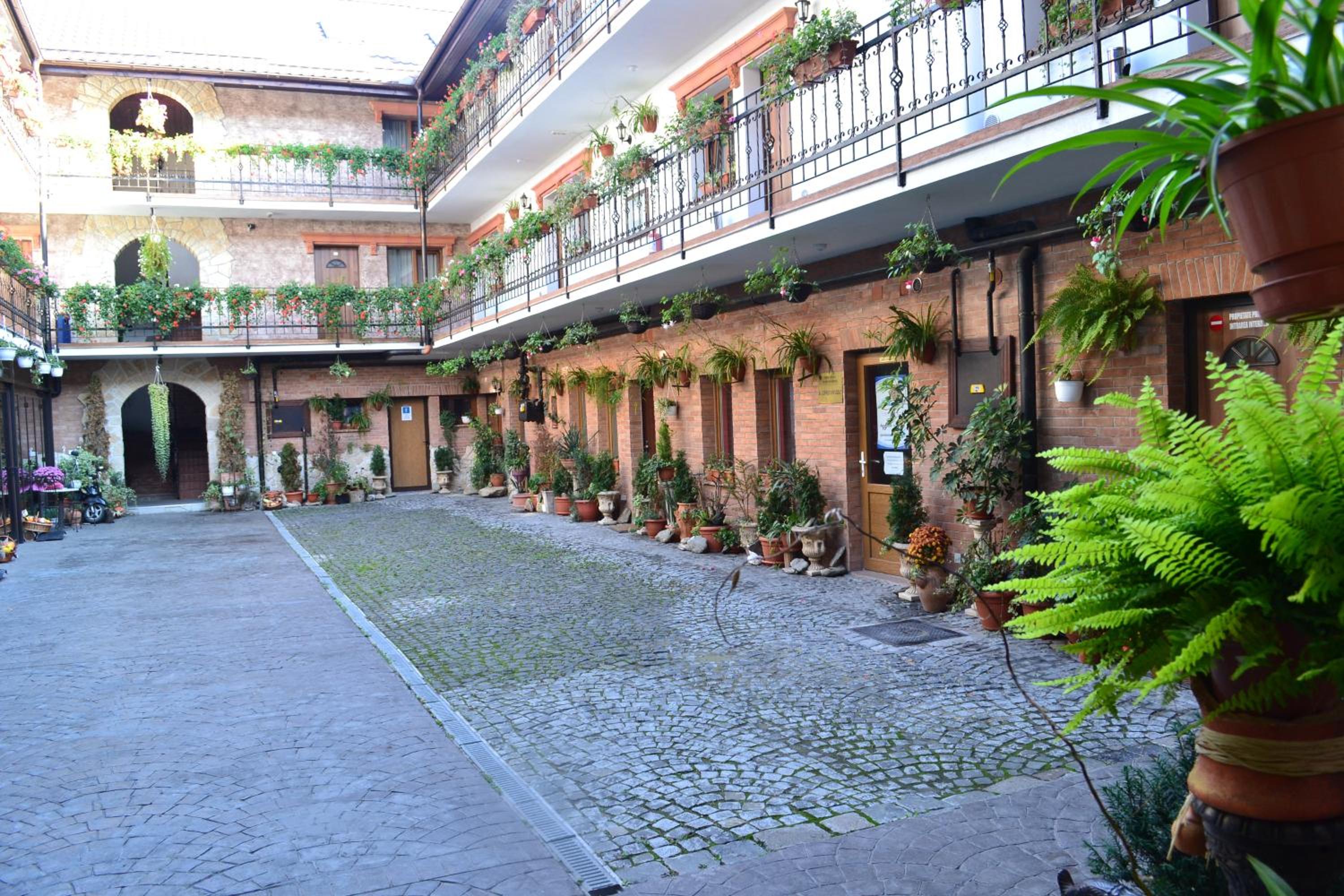 Hotel Hanul Fullton - Image 1