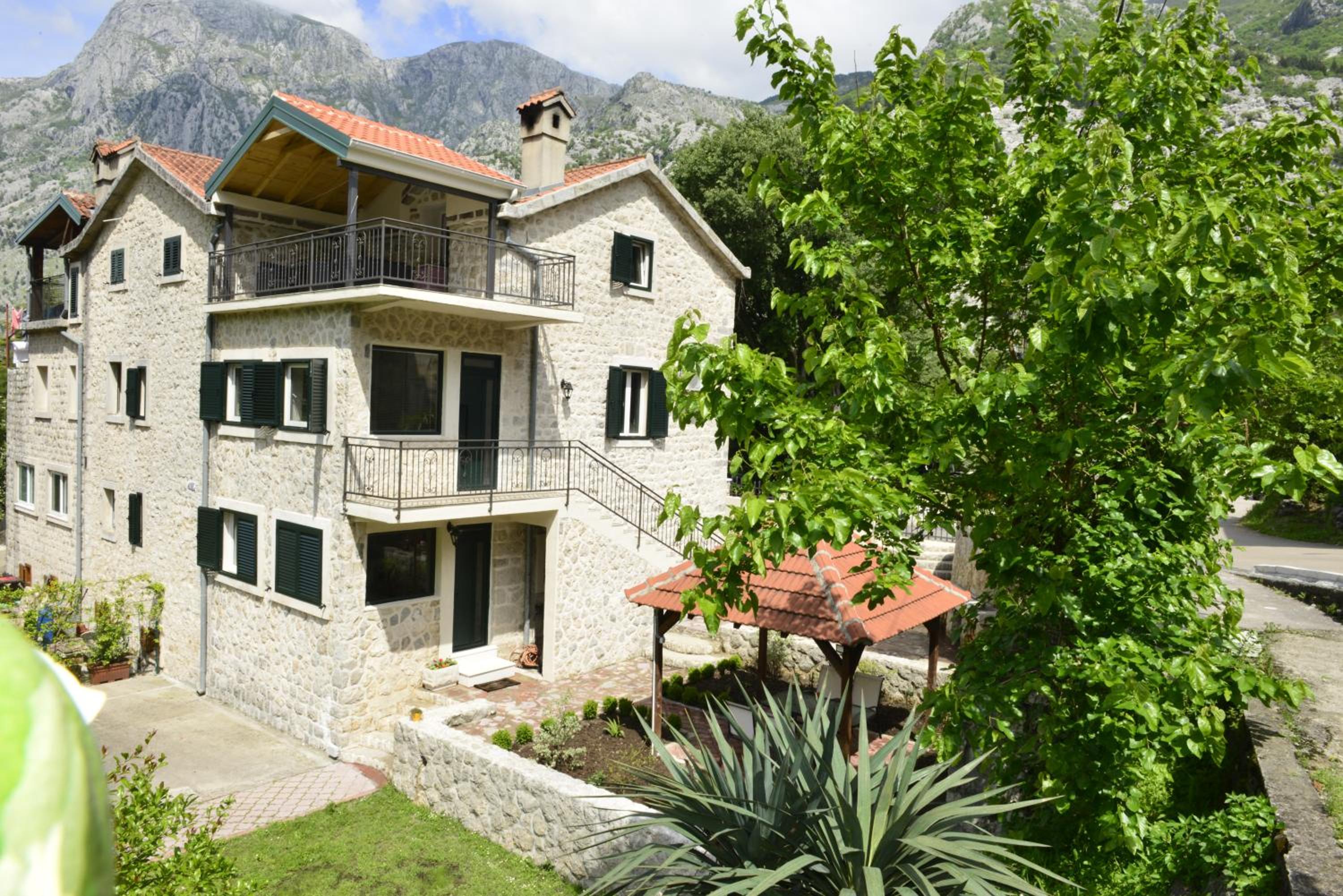 Villa Andrea Apartments with parking