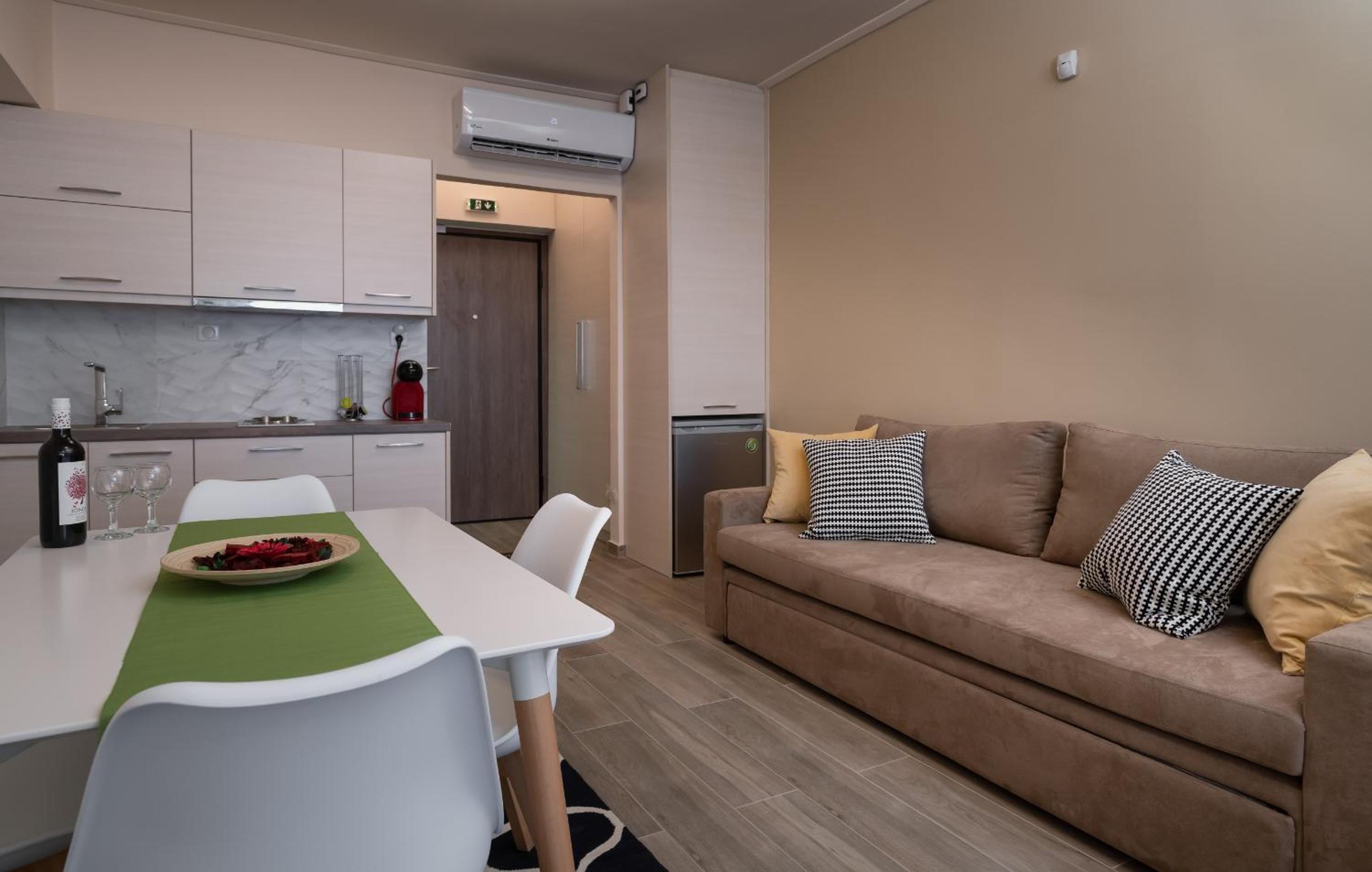 Amazing Apartments @ Aiolou Str.