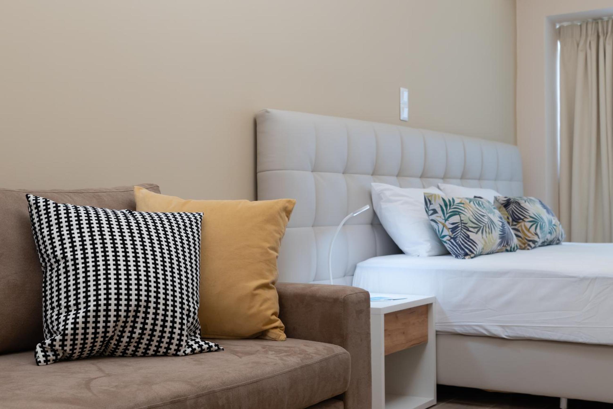Amazing Apartments @ Aiolou Str.