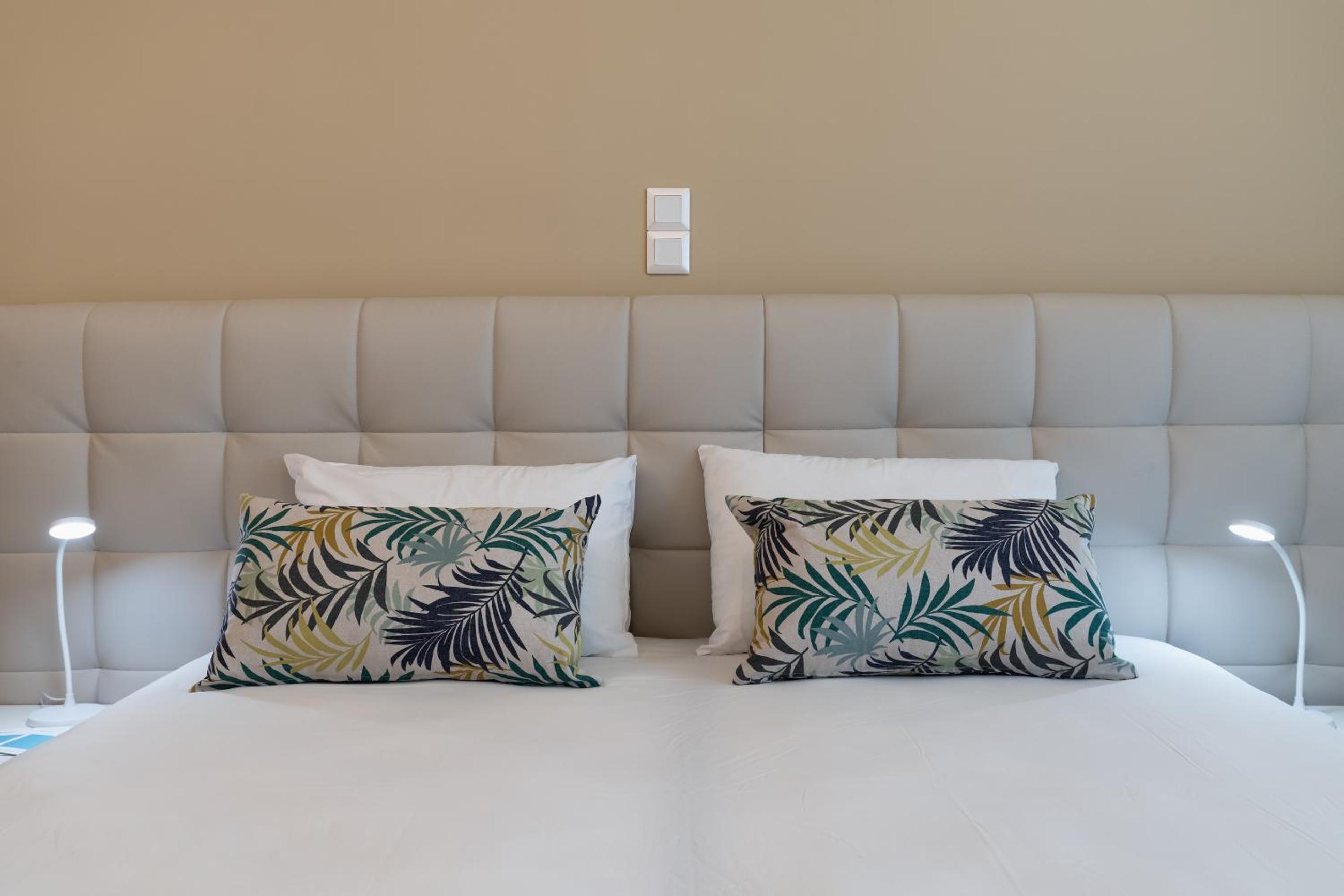 Amazing Apartments @ Aiolou Str.