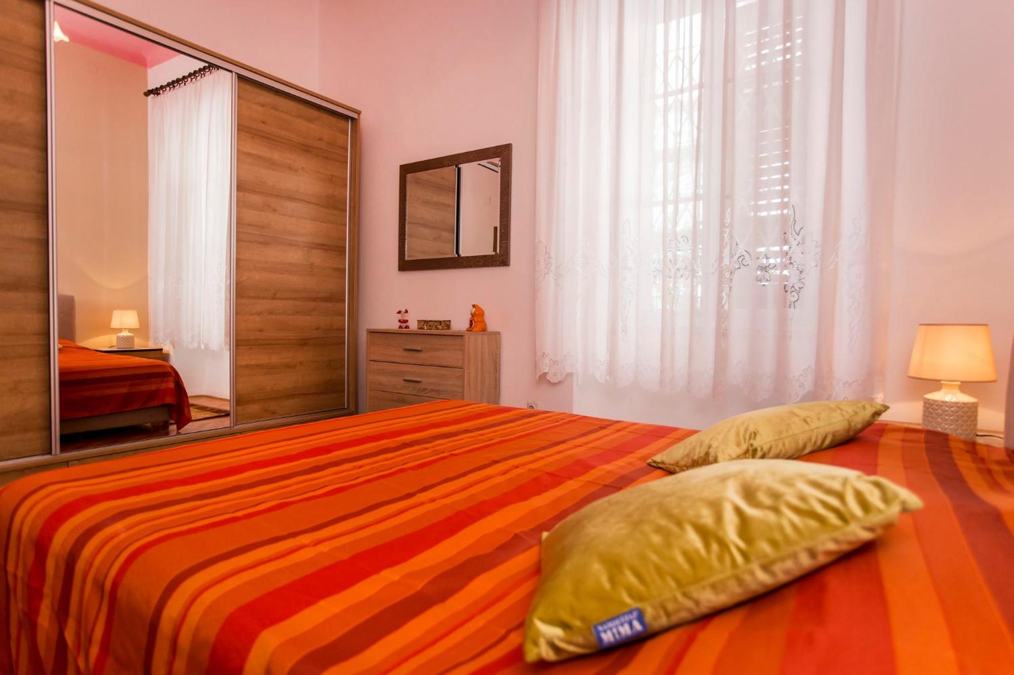 emanuel apartman