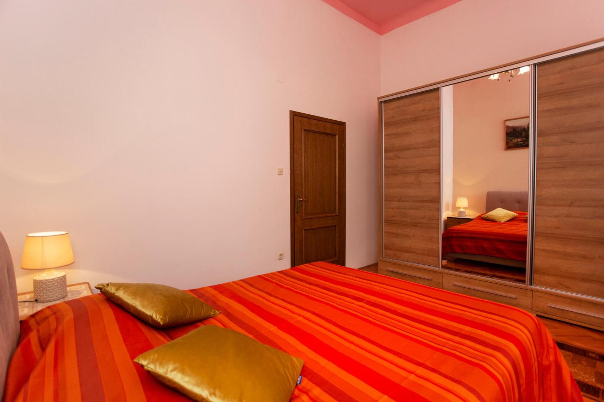 emanuel apartman