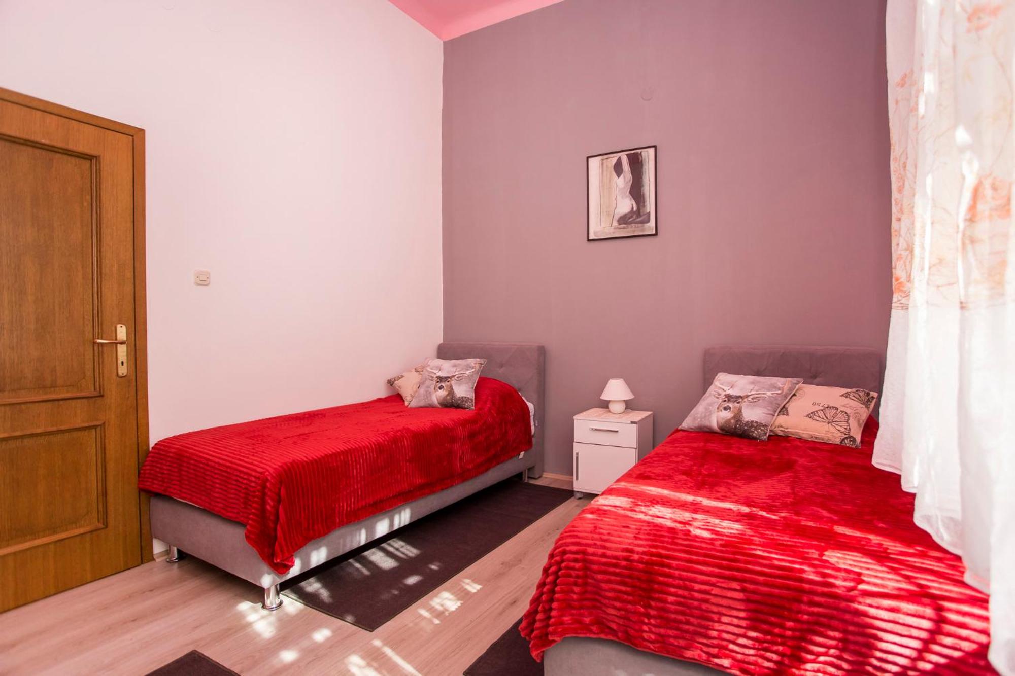 emanuel apartman