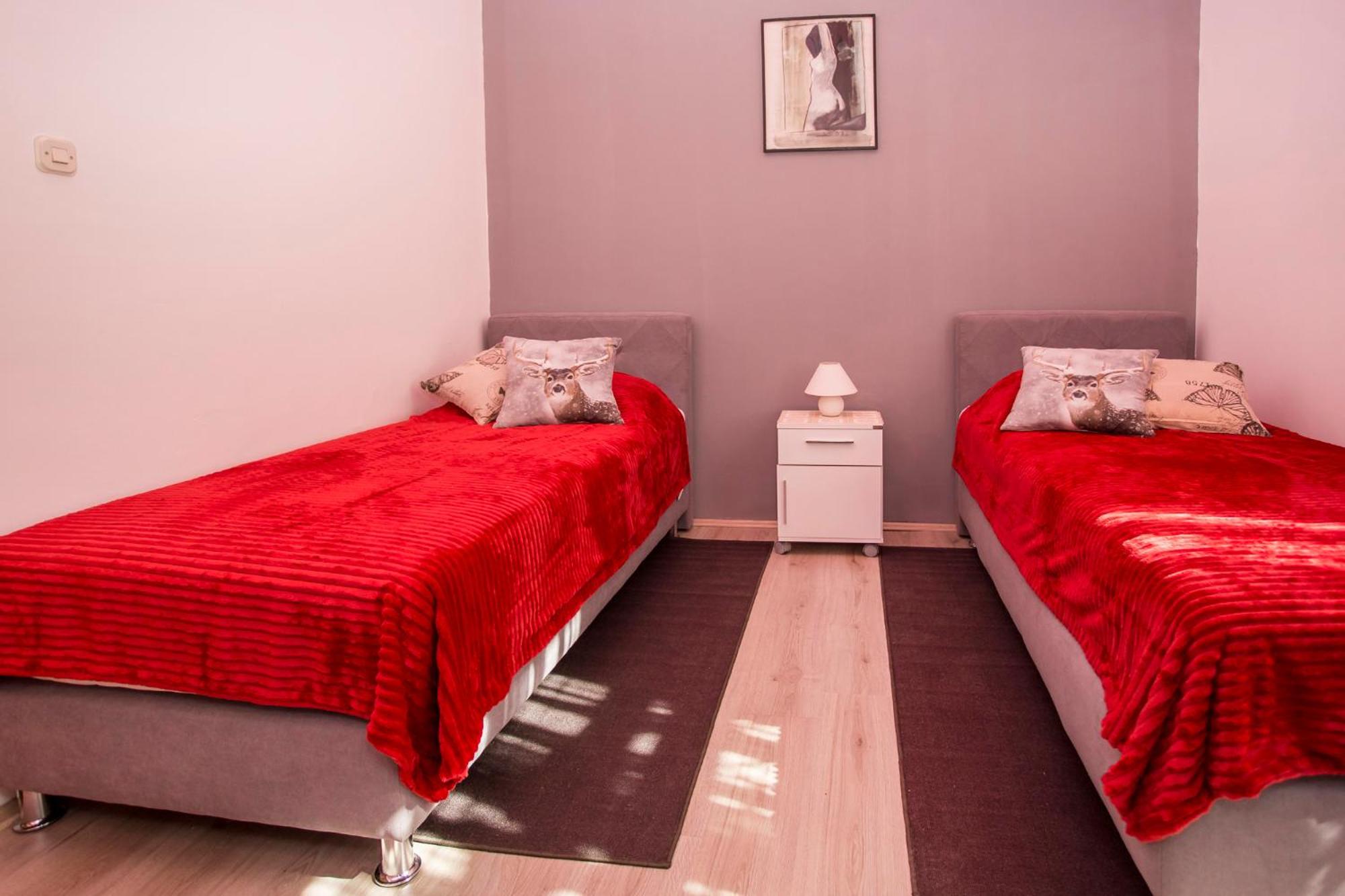 emanuel apartman