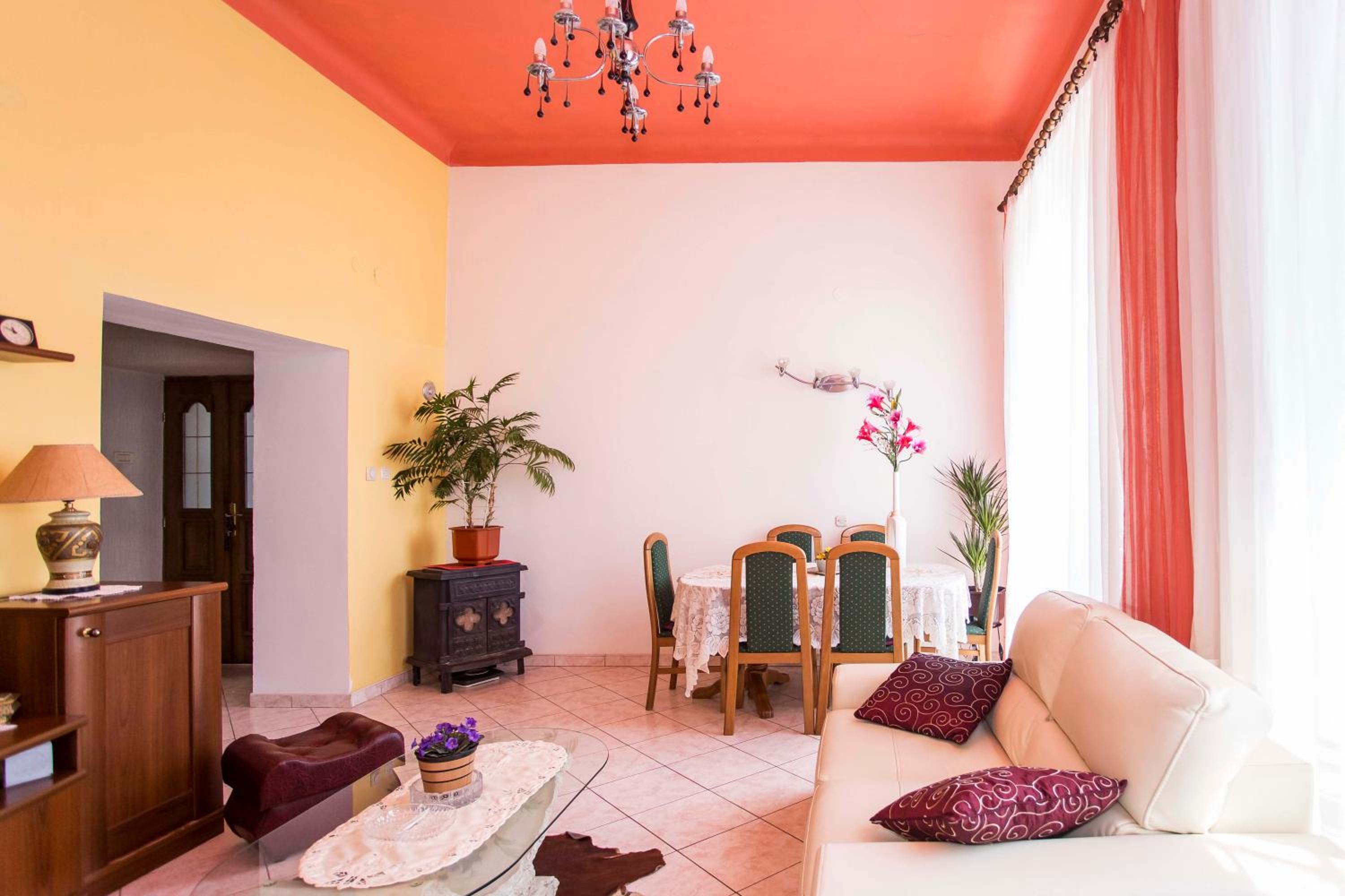 emanuel apartman