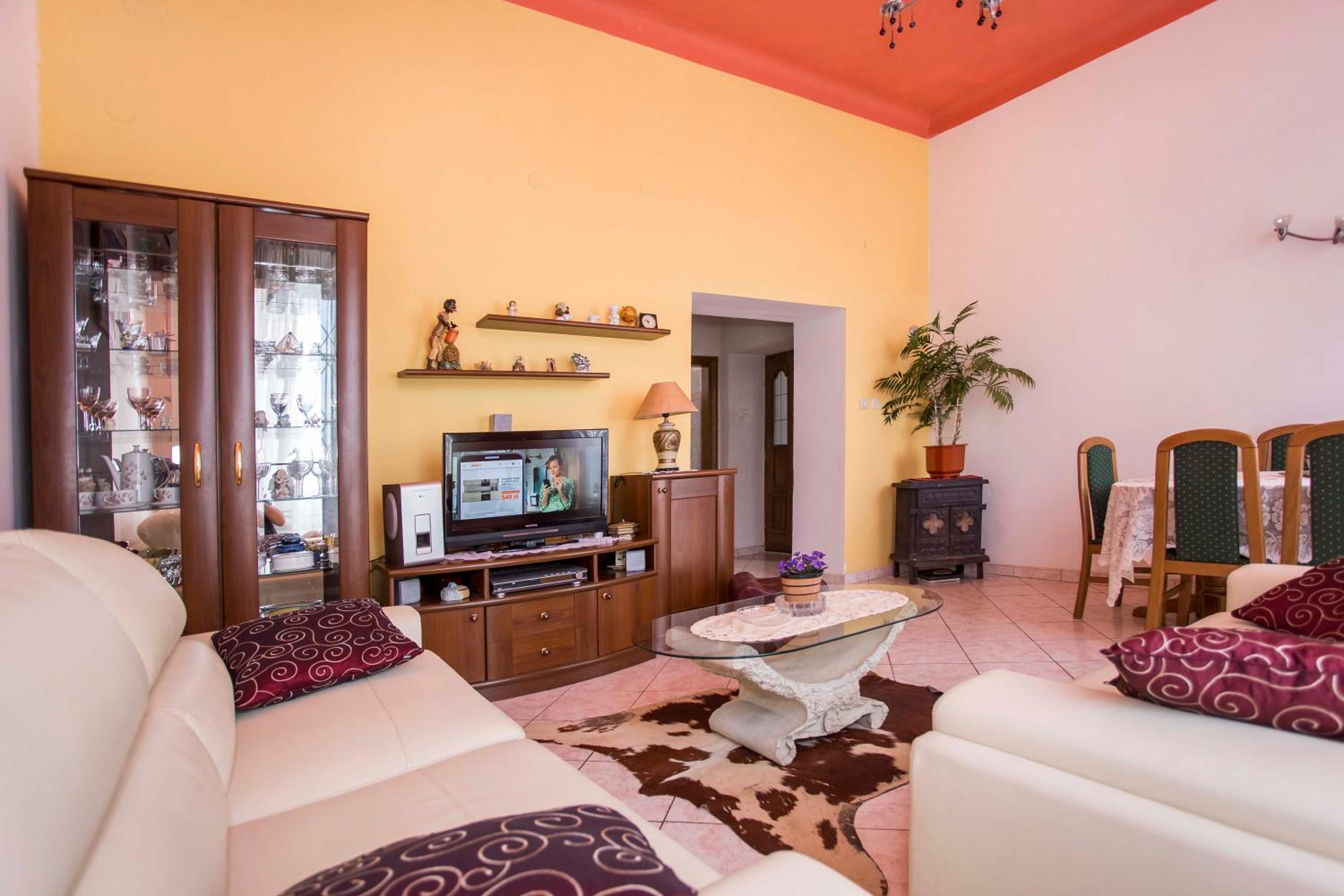 emanuel apartman