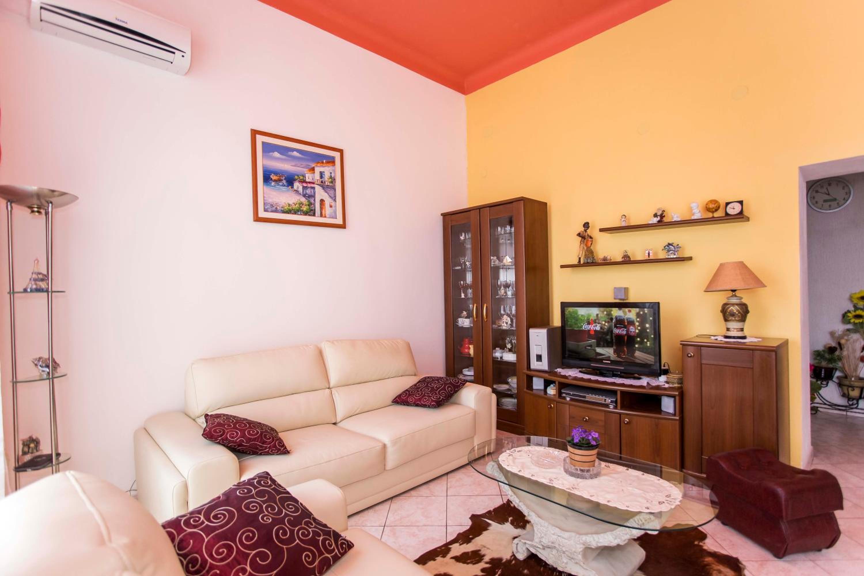 emanuel apartman