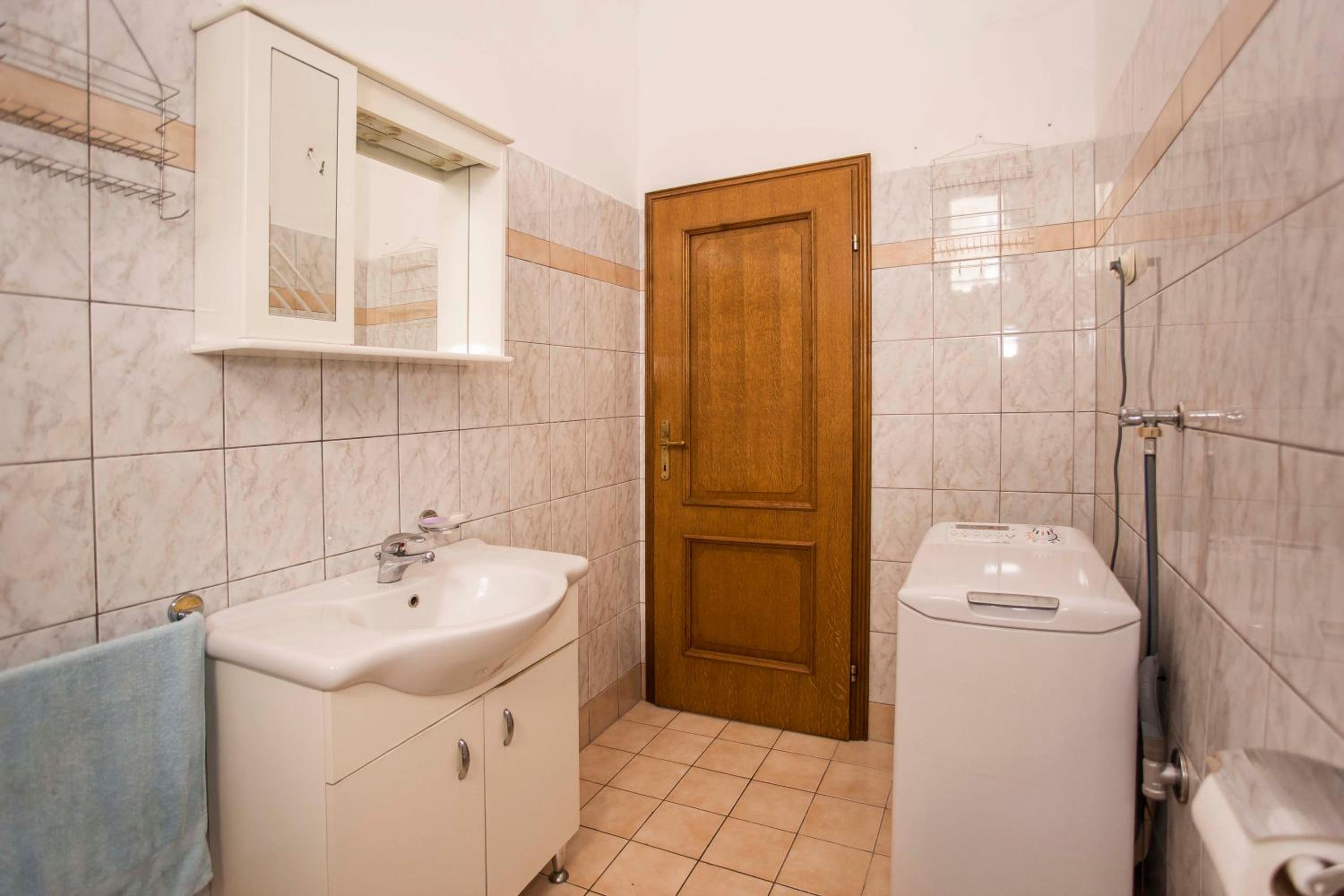 emanuel apartman