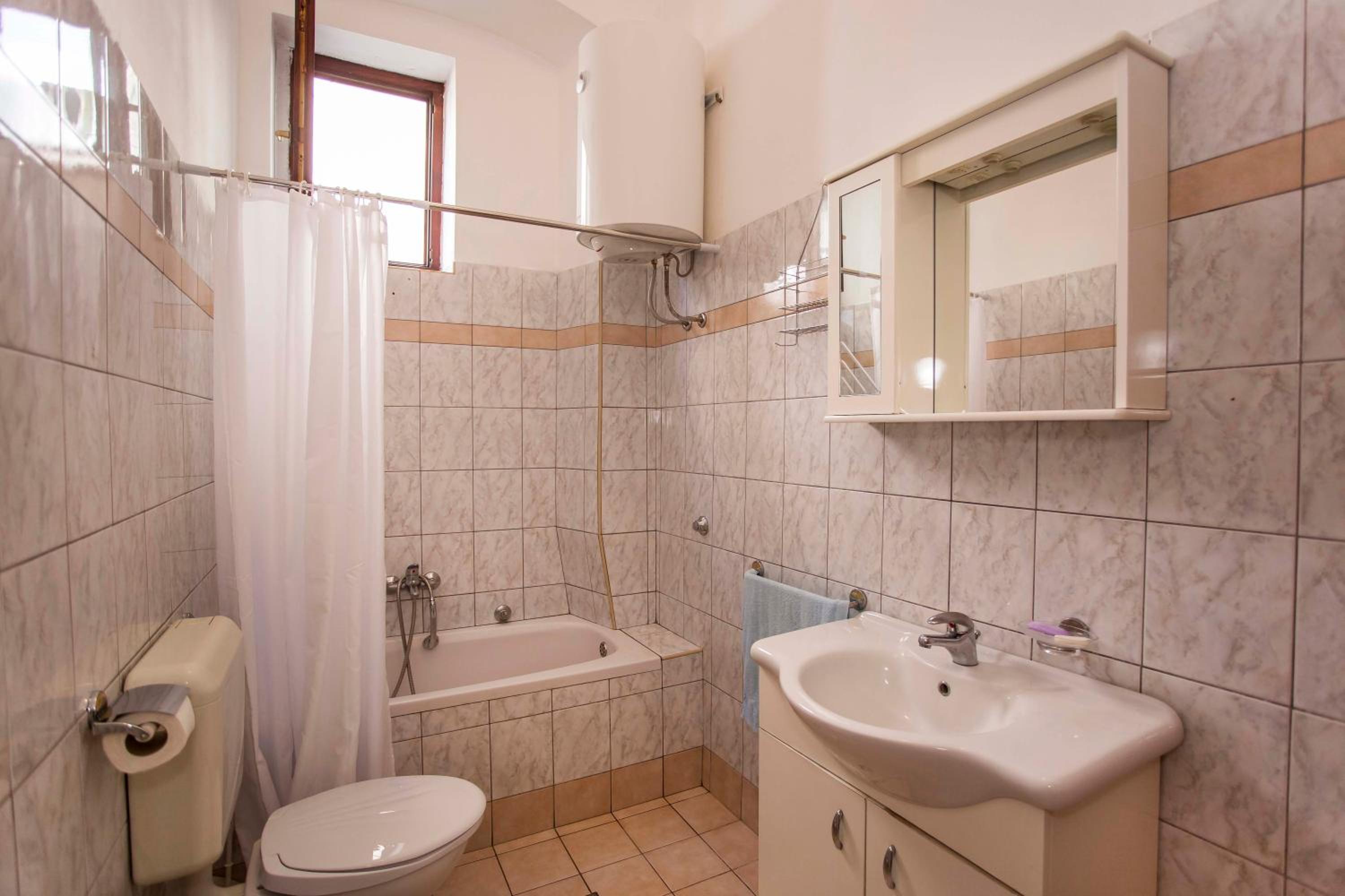 emanuel apartman