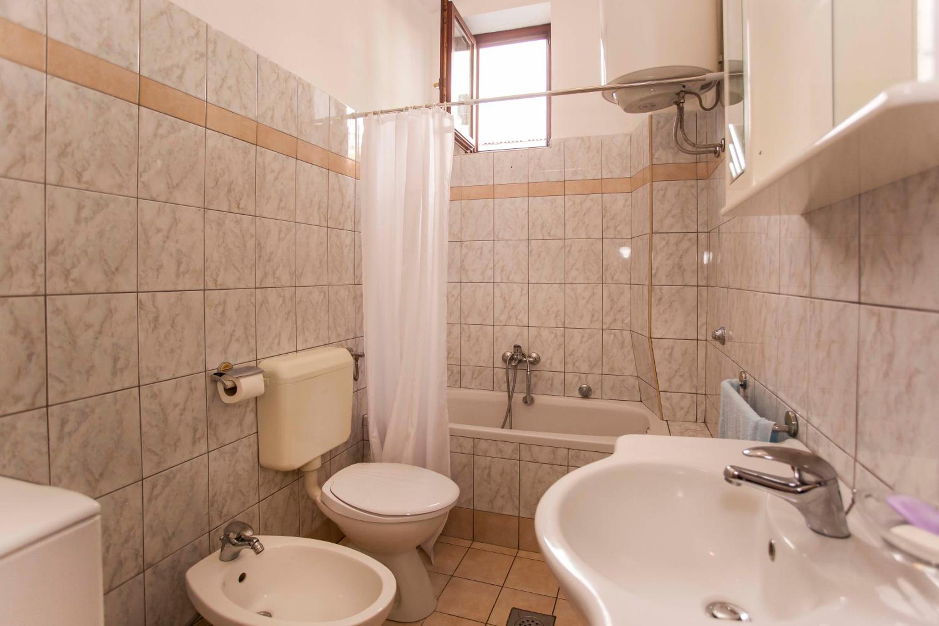 emanuel apartman