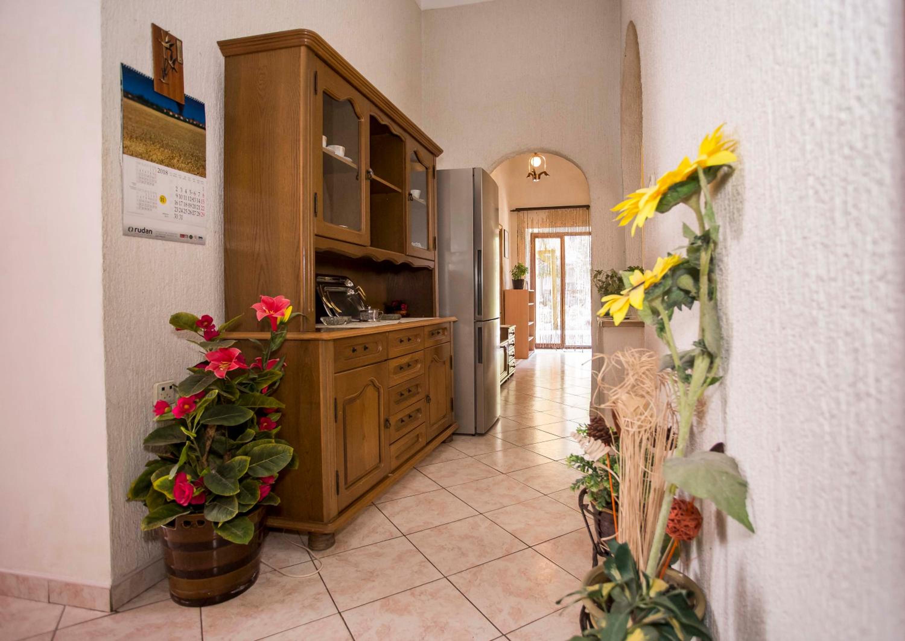 emanuel apartman