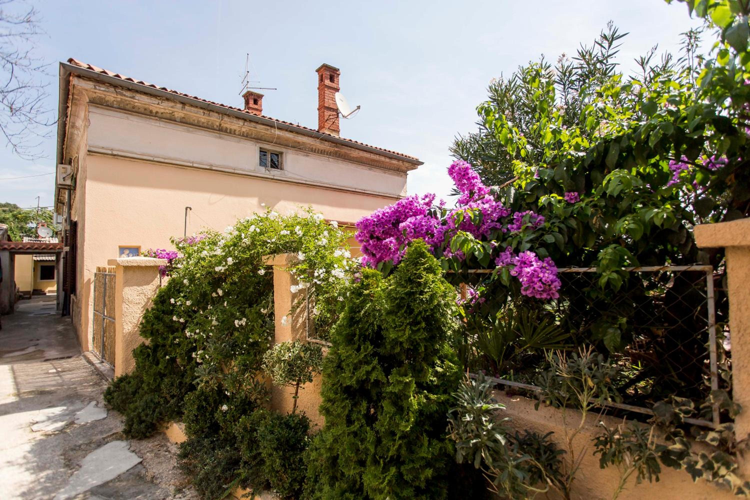 emanuel apartman