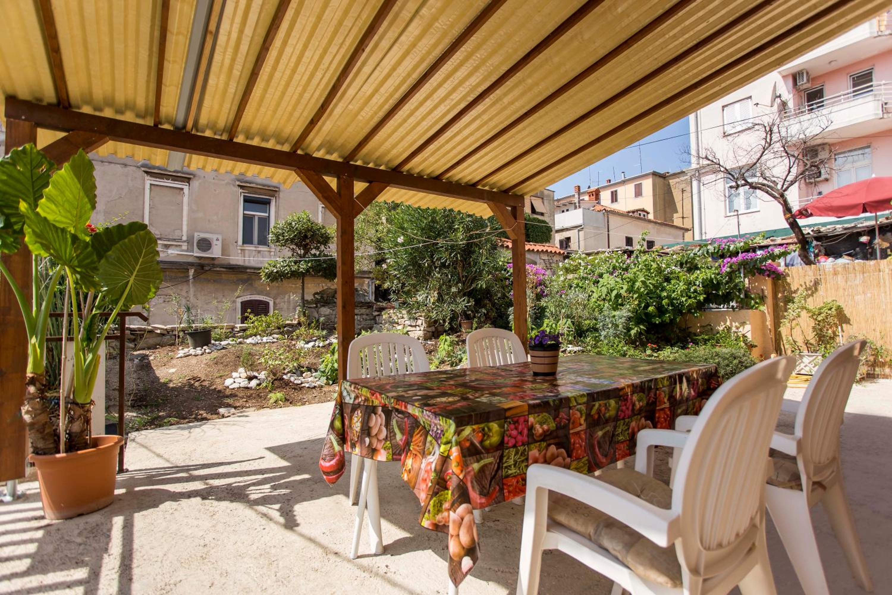 emanuel apartman