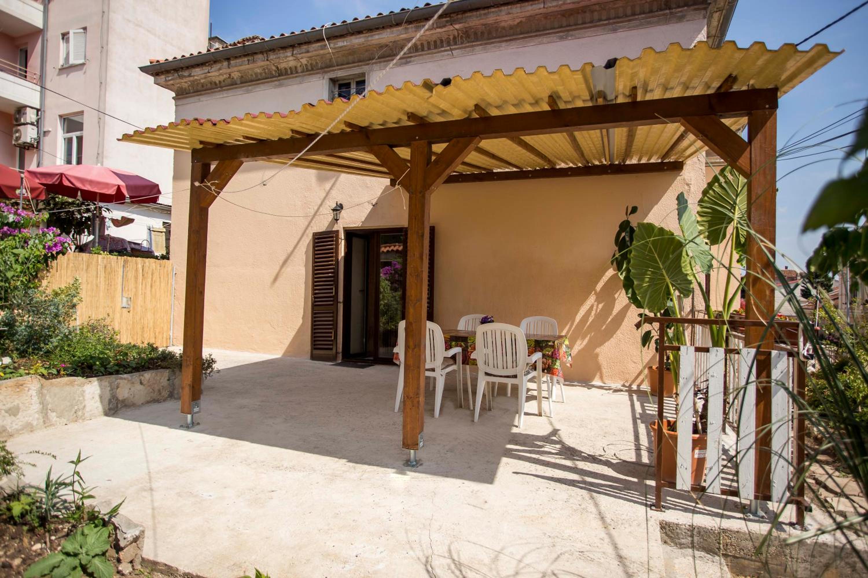 emanuel apartman