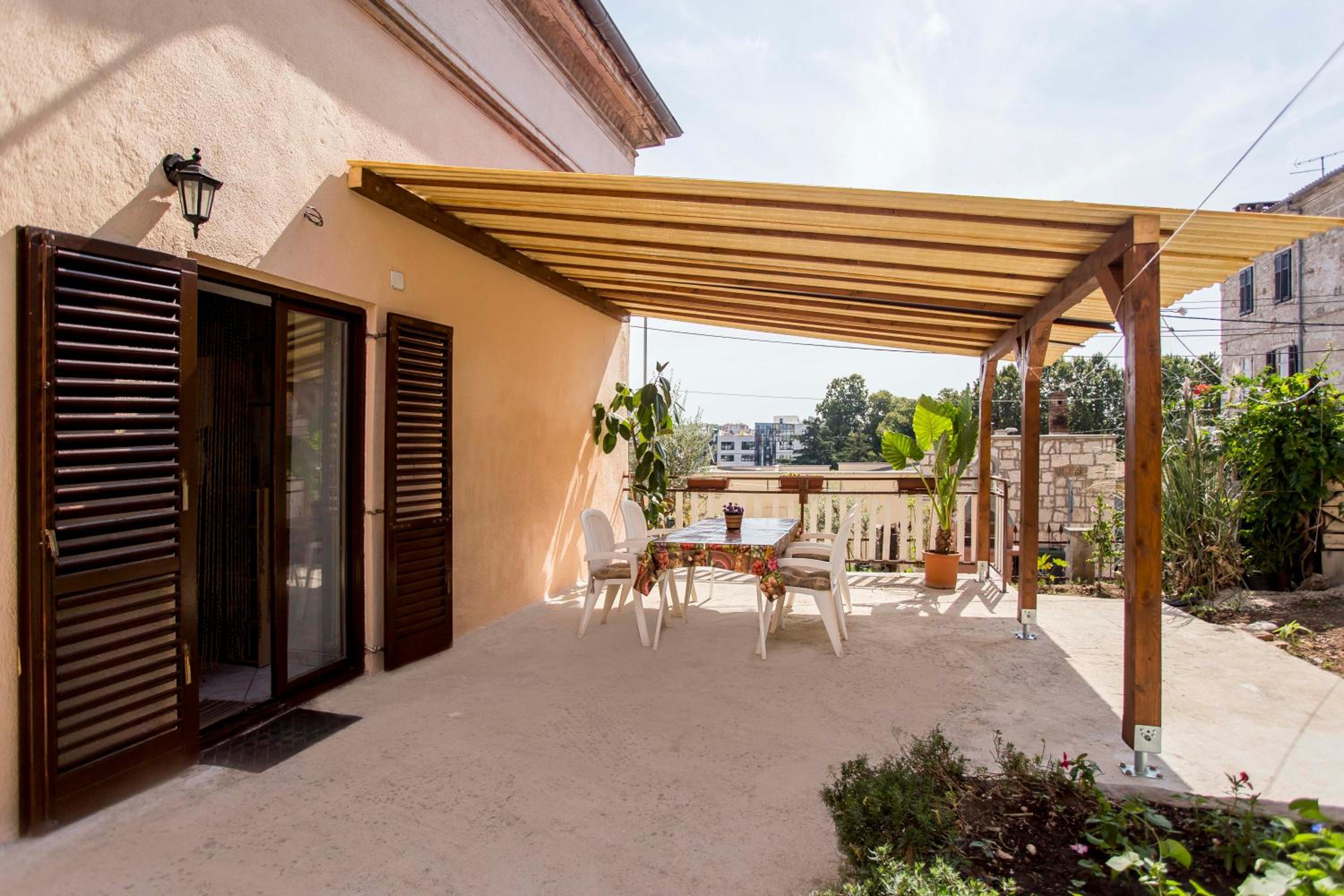 emanuel apartman